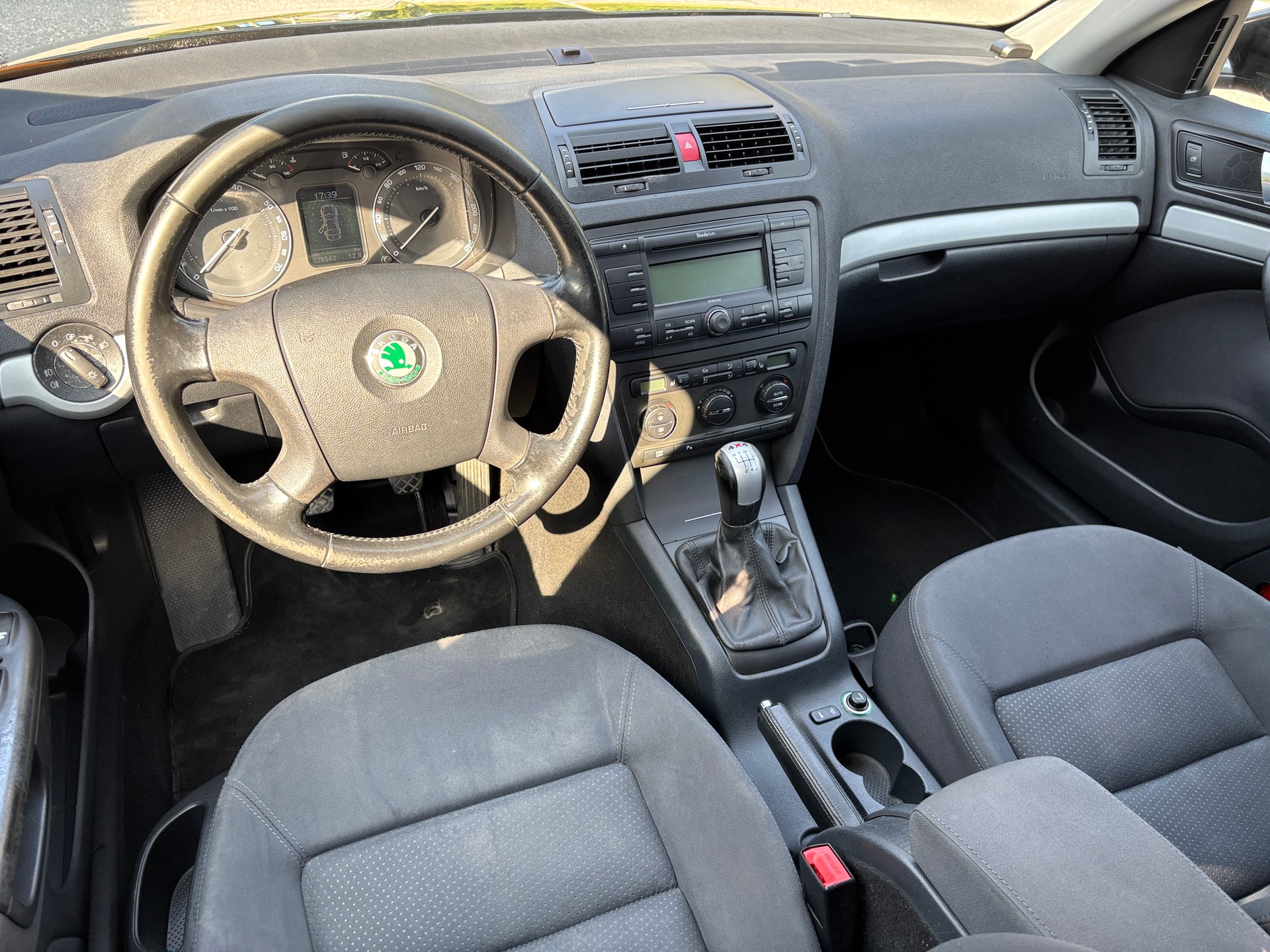 SKODA Octavia 2.0 FSI Adventure 4x4-image-9