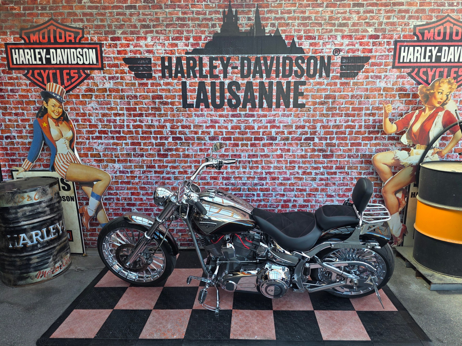 HARLEY-DAVIDSON FXSBSE-showroom-element-1