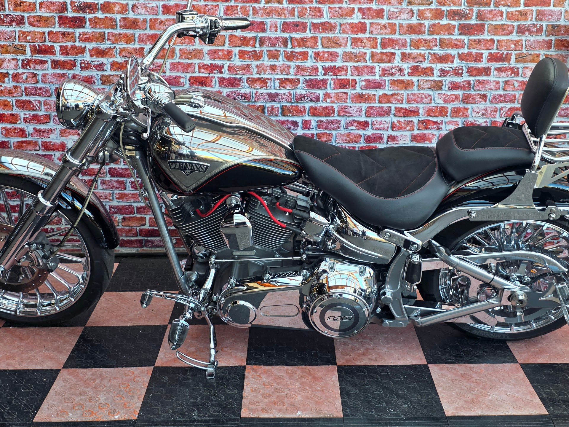 HARLEY-DAVIDSON FXSBSE-showroom-element-3