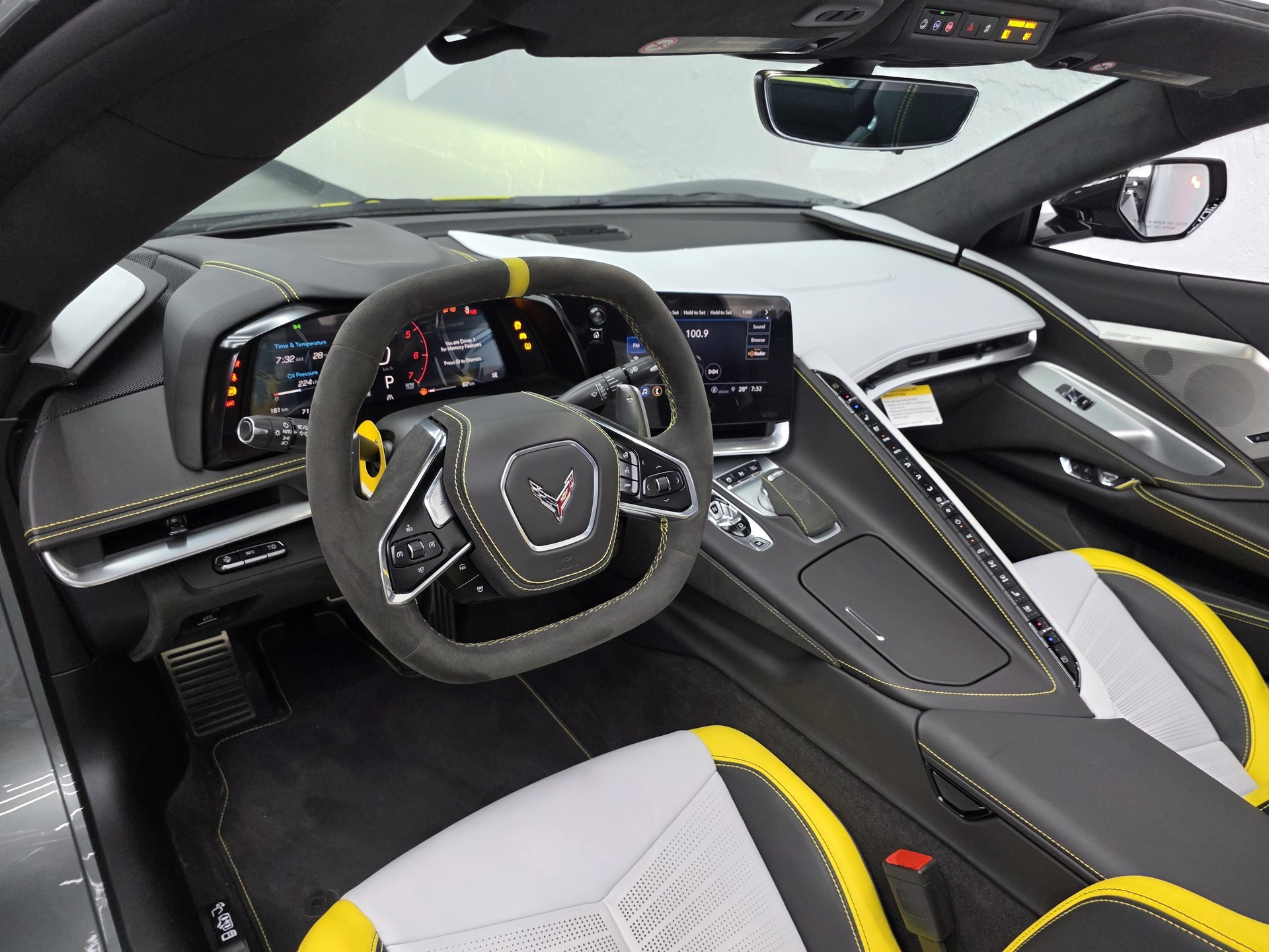 CHEVROLET Corvette C8 Convertible C8.R Edition-image-16