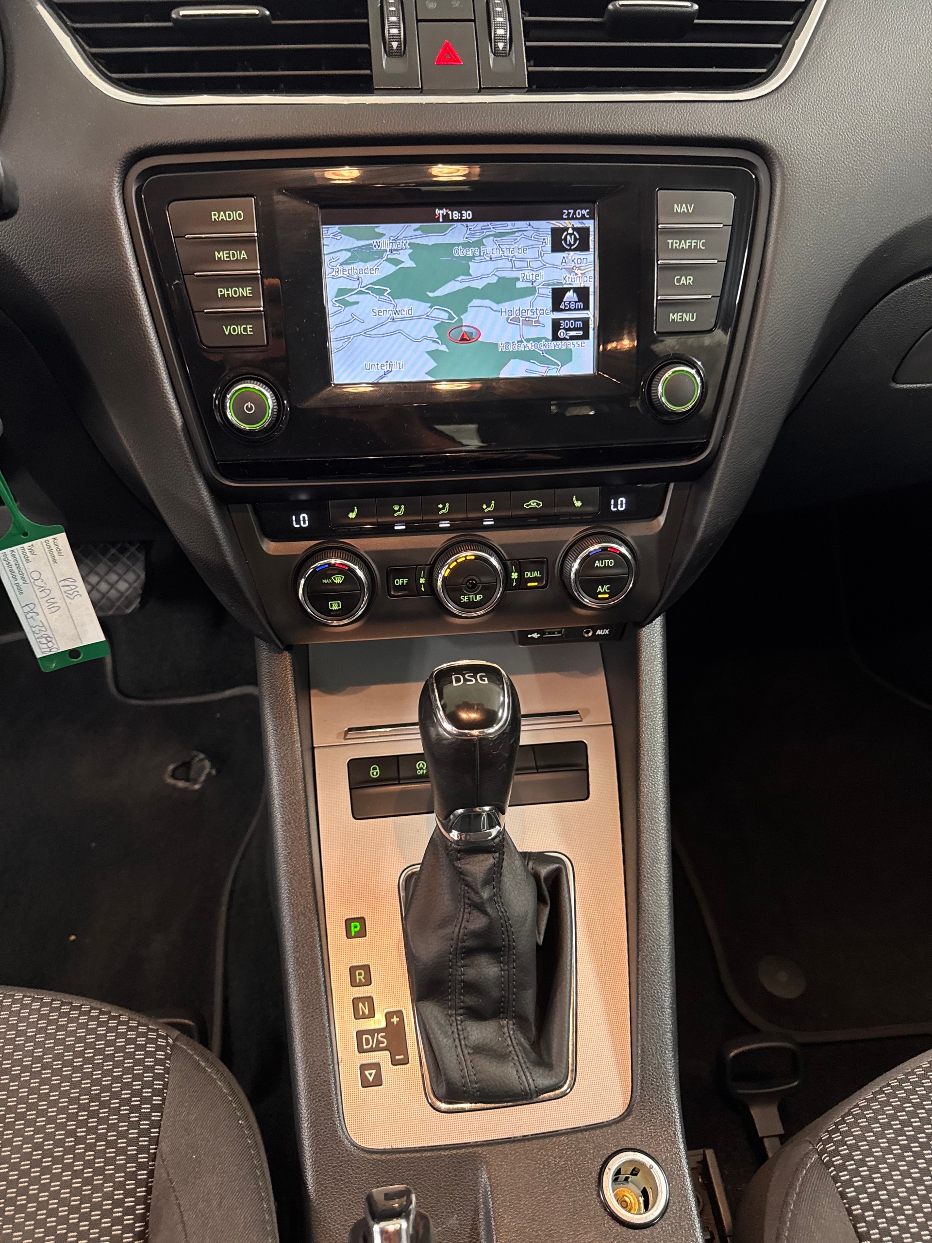 SKODA Octavia Combi 1.6 TDI Elegance DSG-image-12