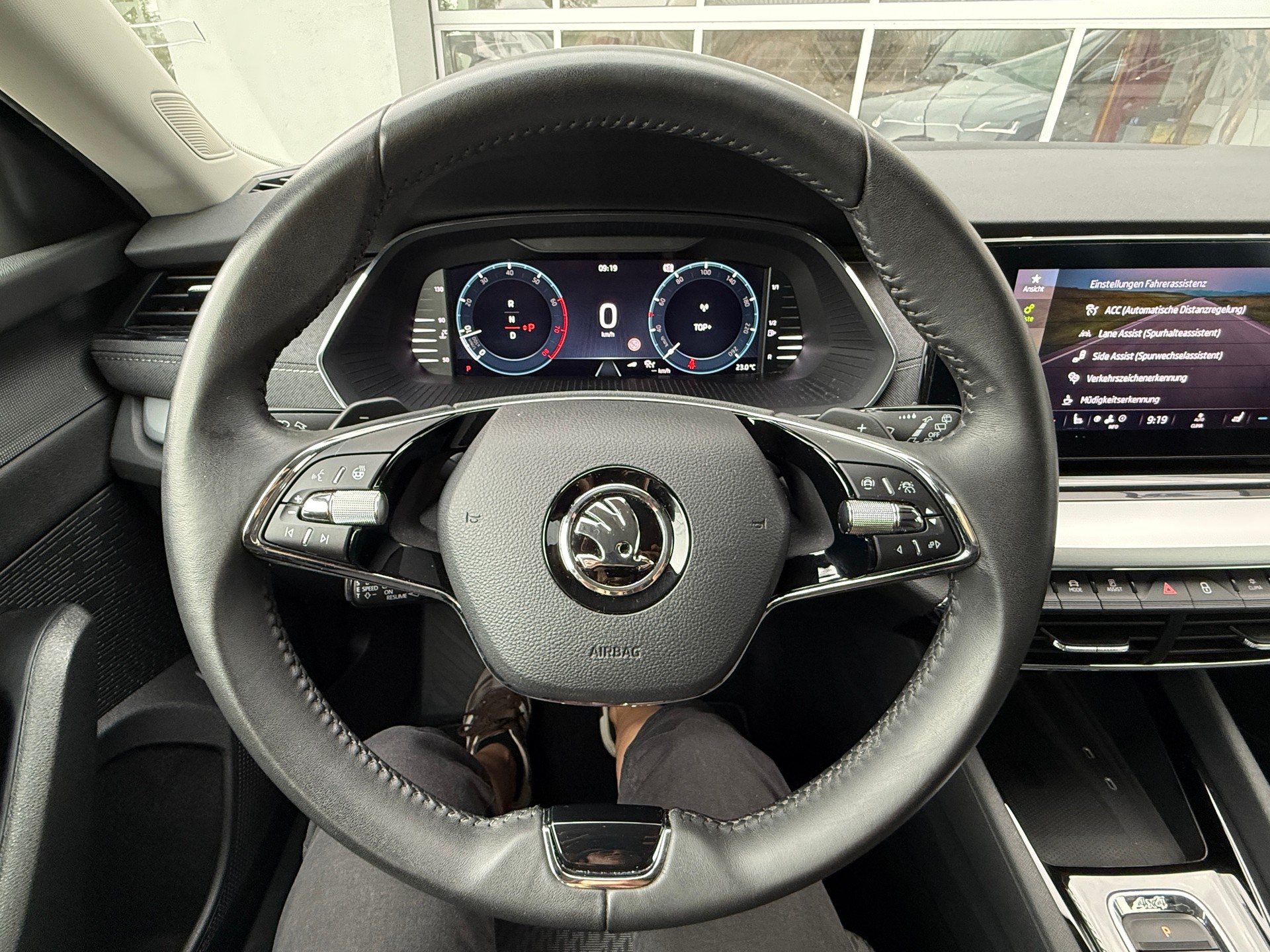 SKODA Octavia Combi 2.0 TSI Style DSG 4x4 mit Anhängerkupplung-image-16