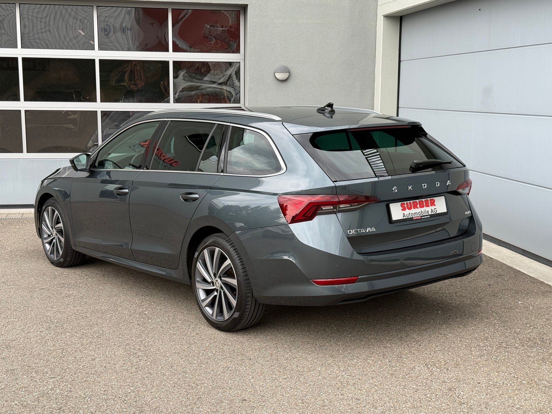 SKODA Octavia Combi 2.0 TSI Style DSG 4x4 mit Anhängerkupplung-image-2