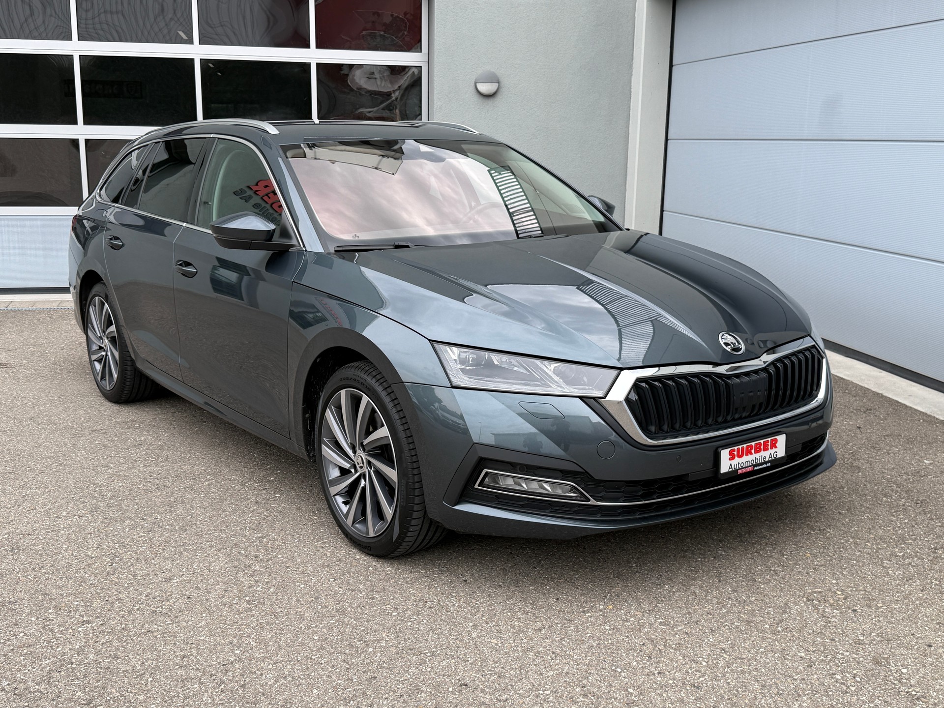 SKODA Octavia Combi 2.0 TSI Style DSG 4x4 mit Anhängerkupplung-image-4