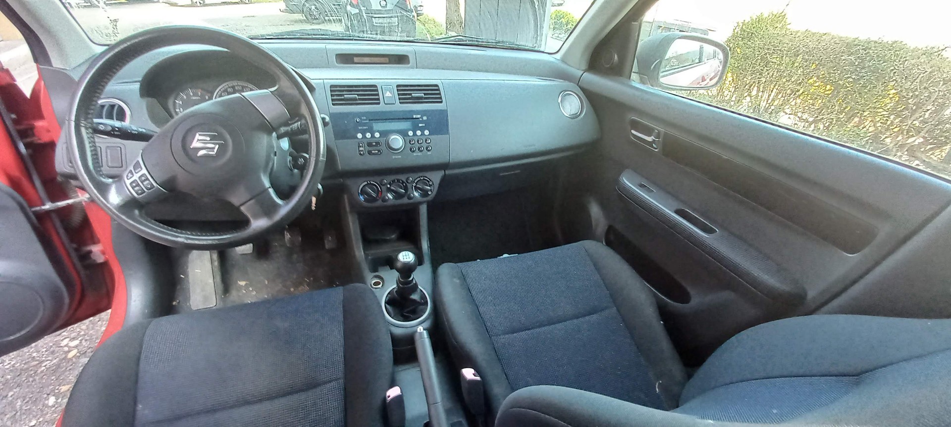 SUZUKI Swift 1.3i 16V GL-image-7