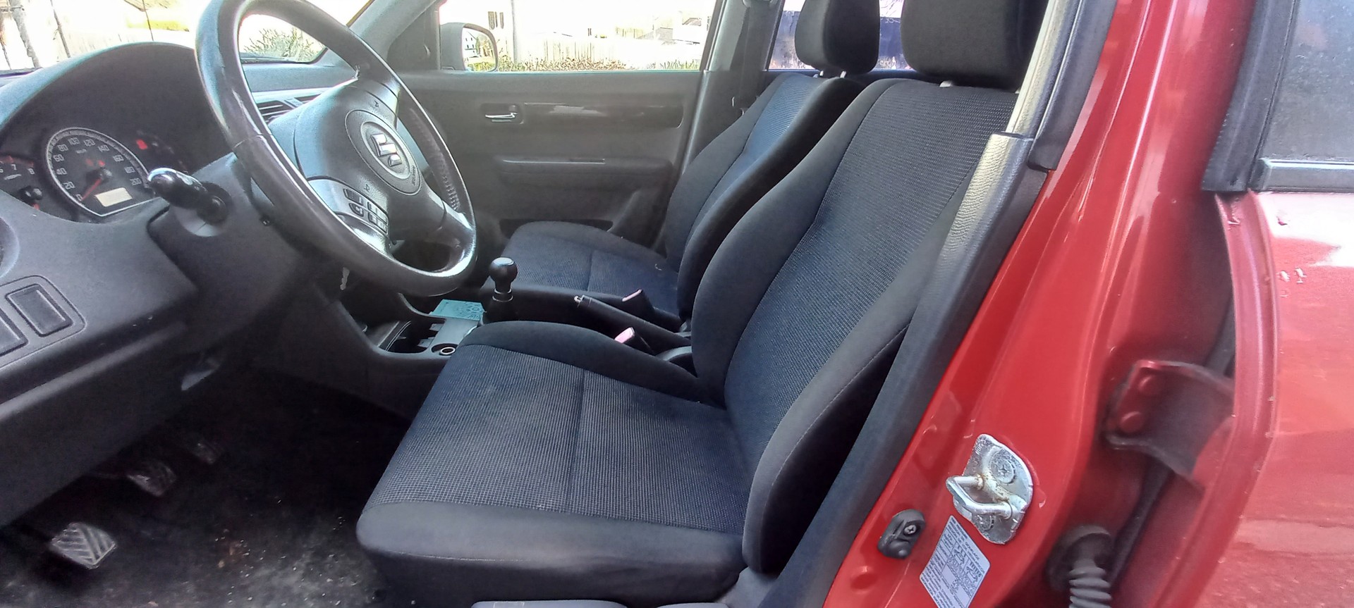 SUZUKI Swift 1.3i 16V GL-image-6