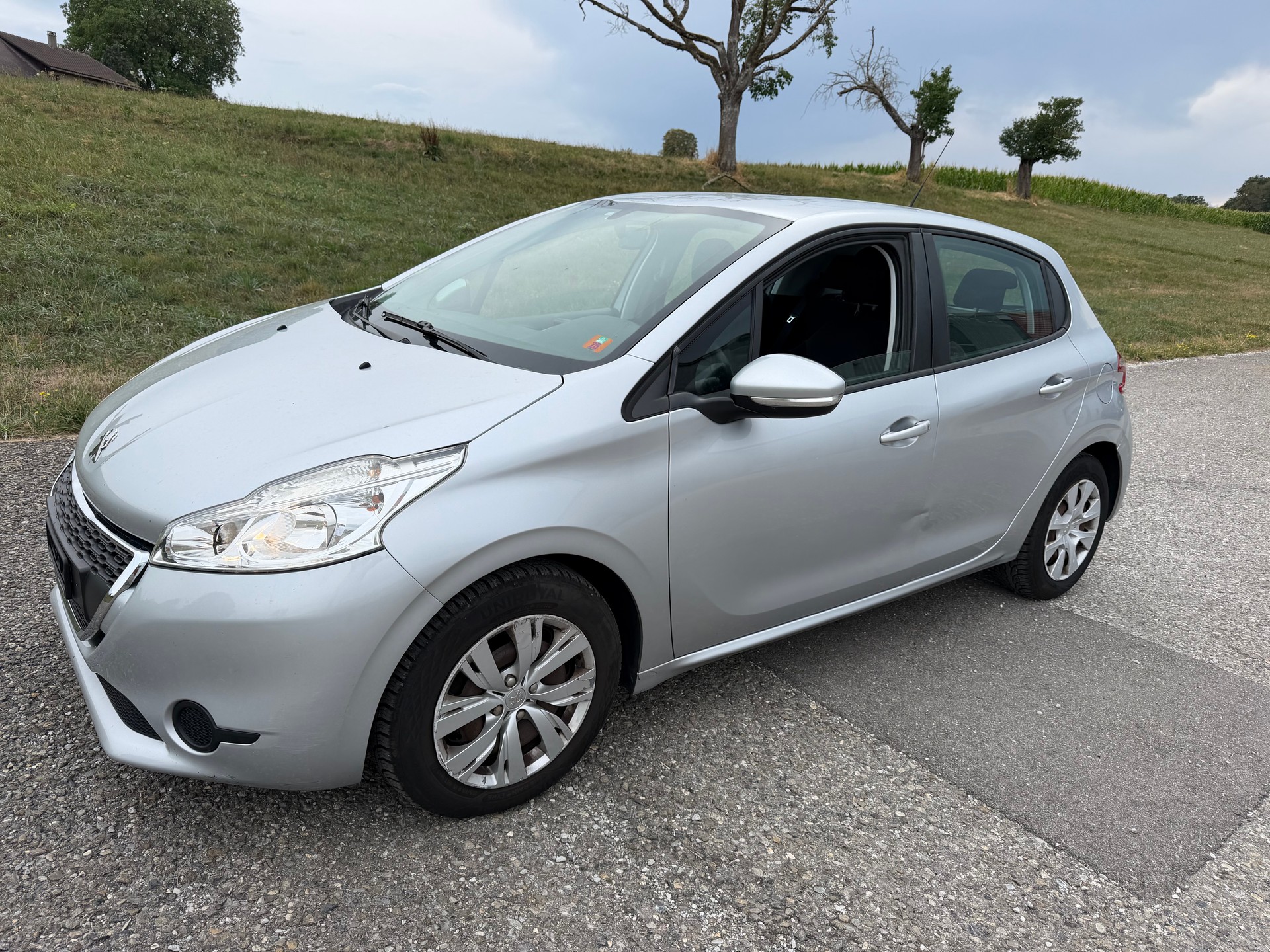 PEUGEOT 208 1.4 HDI active-image-0