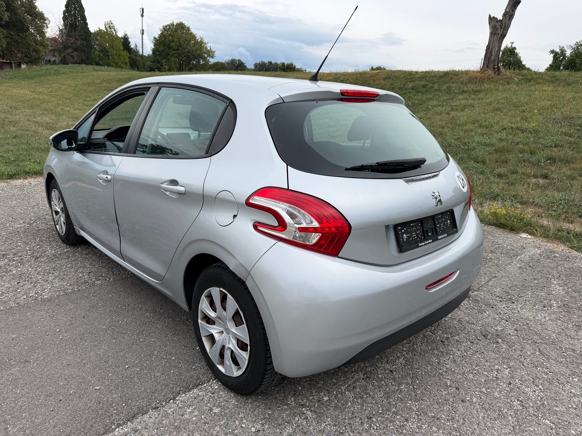PEUGEOT 208 1.4 HDI active-image-7
