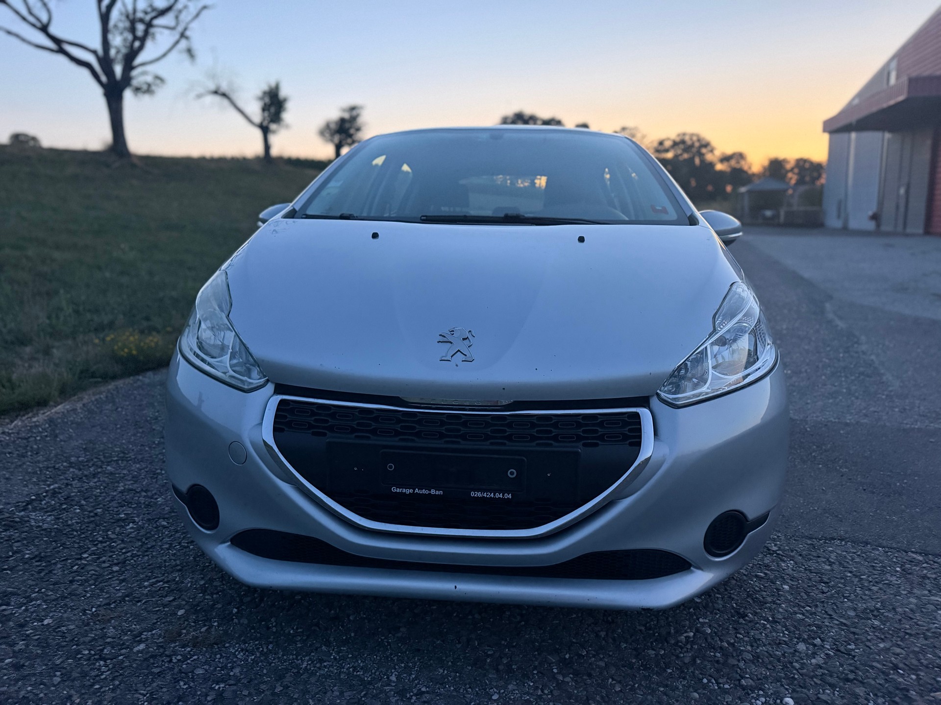 PEUGEOT 208 1.4 HDI active-image-8