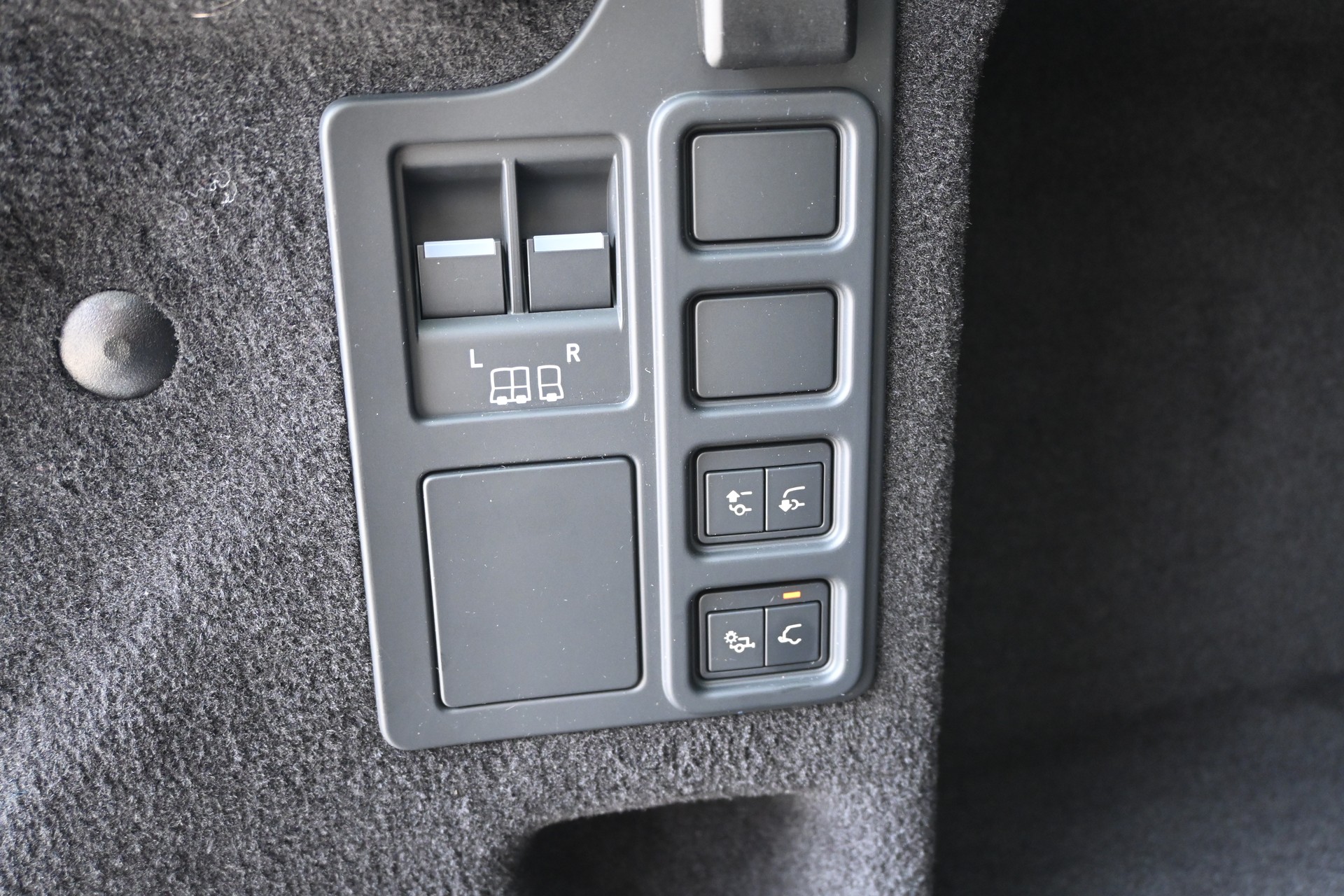 LAND ROVER Discovery 3.0D I6 P250 S R-Dynamic AWD Automatic 7-Plätzer + AHK 3500kg + Werksgarantie 10.2030-image-10