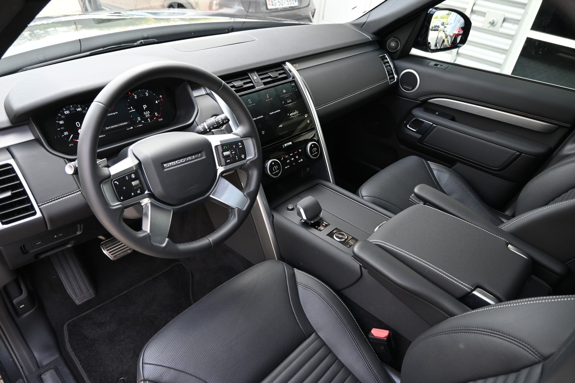 LAND ROVER Discovery 3.0D I6 P250 S R-Dynamic AWD Automatic 7-Plätzer + AHK 3500kg + Werksgarantie 10.2030-image-11