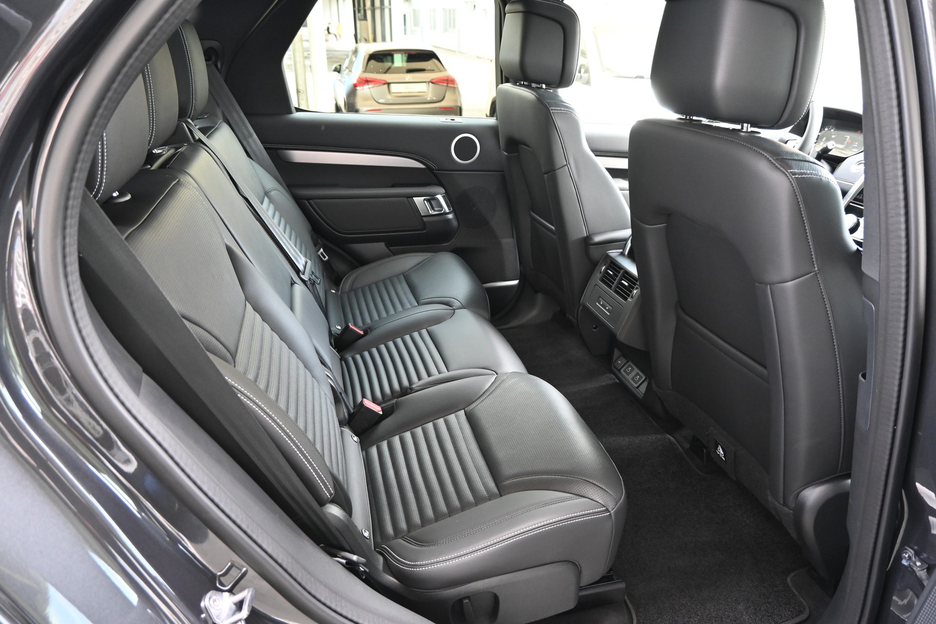 LAND ROVER Discovery 3.0D I6 P250 S R-Dynamic AWD Automatic 7-Plätzer + AHK 3500kg + Werksgarantie 10.2030-image-16