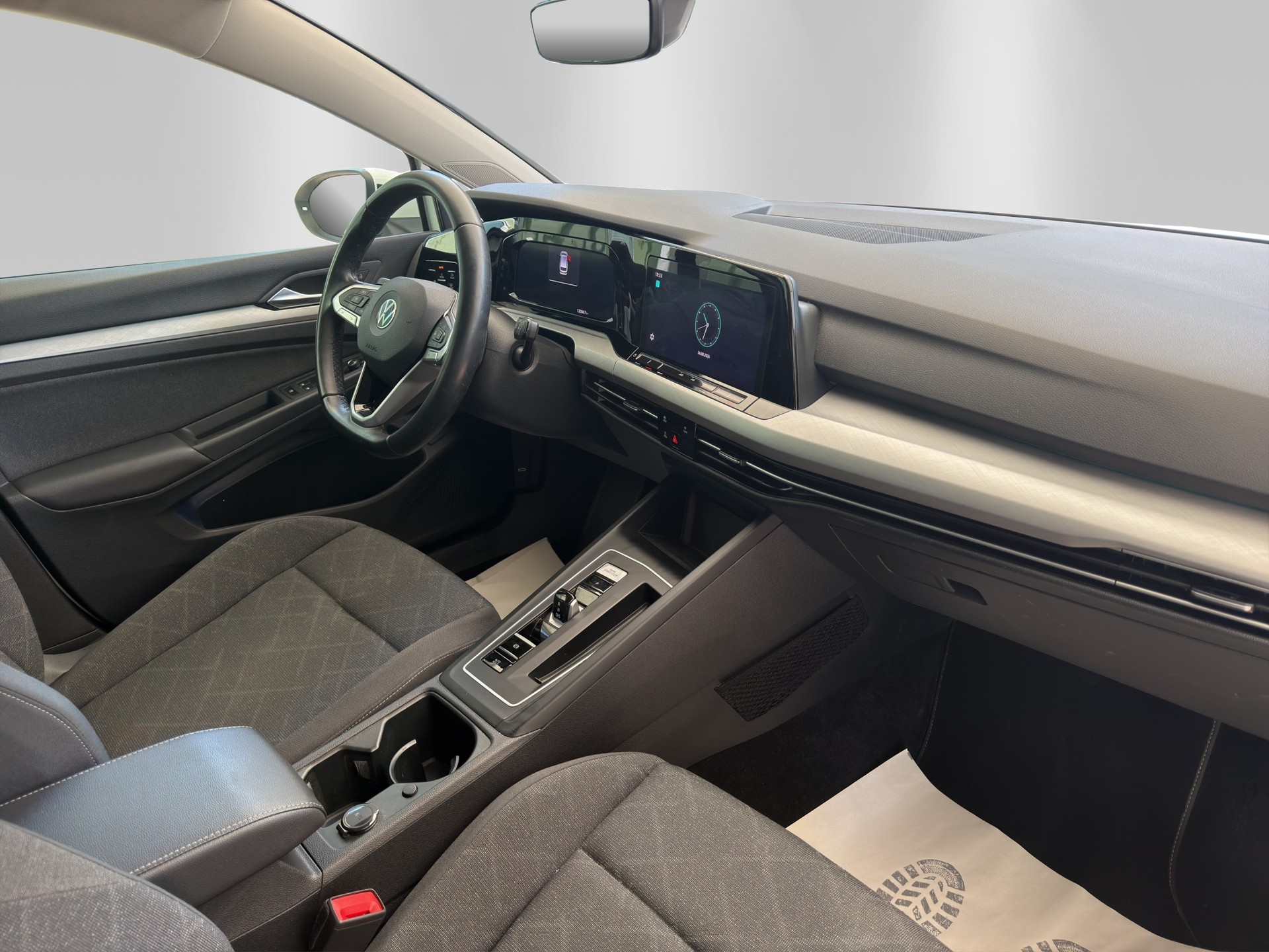 VW Golf Variant 2.0 TDI Life DSG-image-12