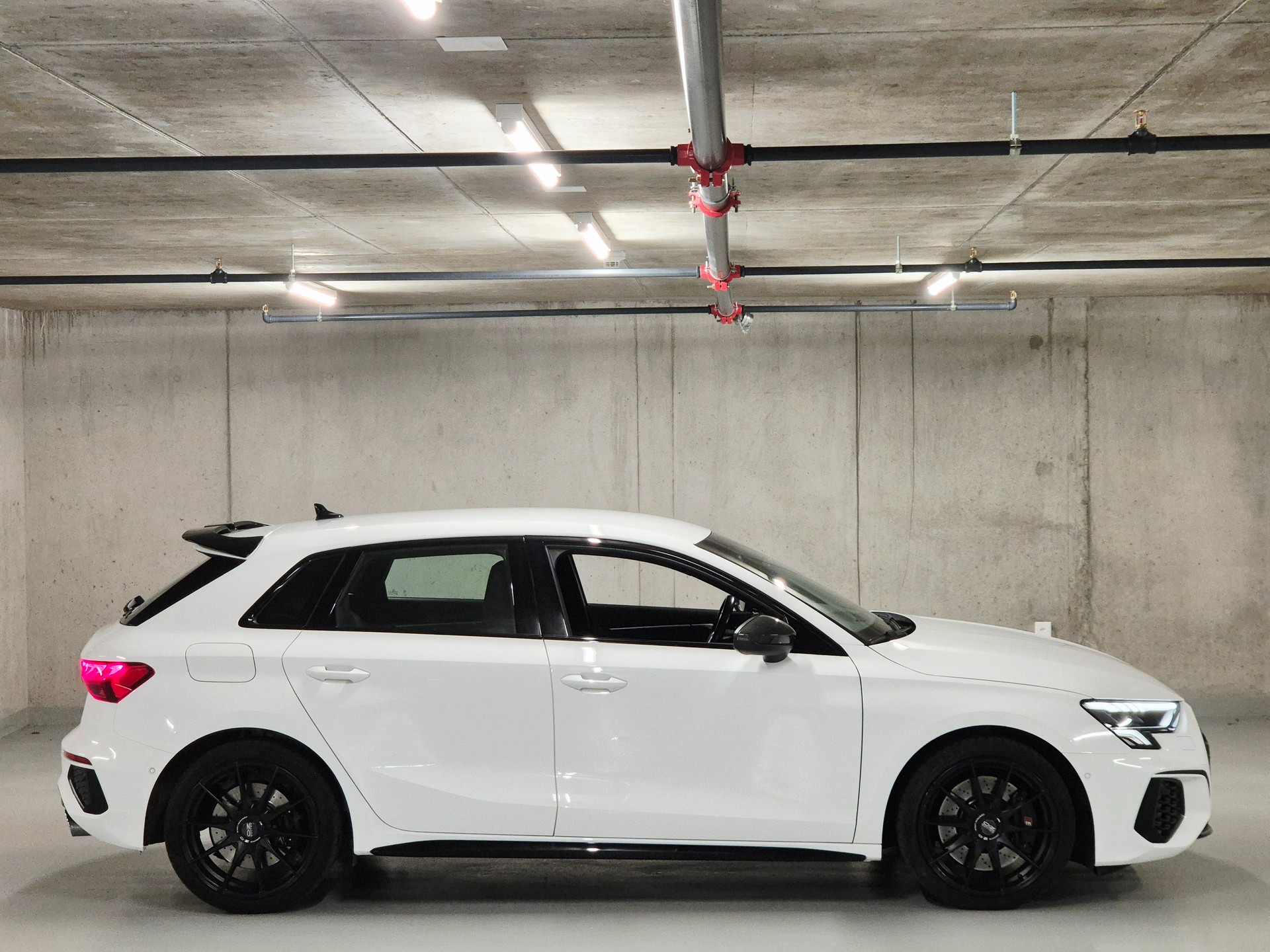 AUDI S3 Sportback 2.0 TFSI quattro S-tronic-image-4