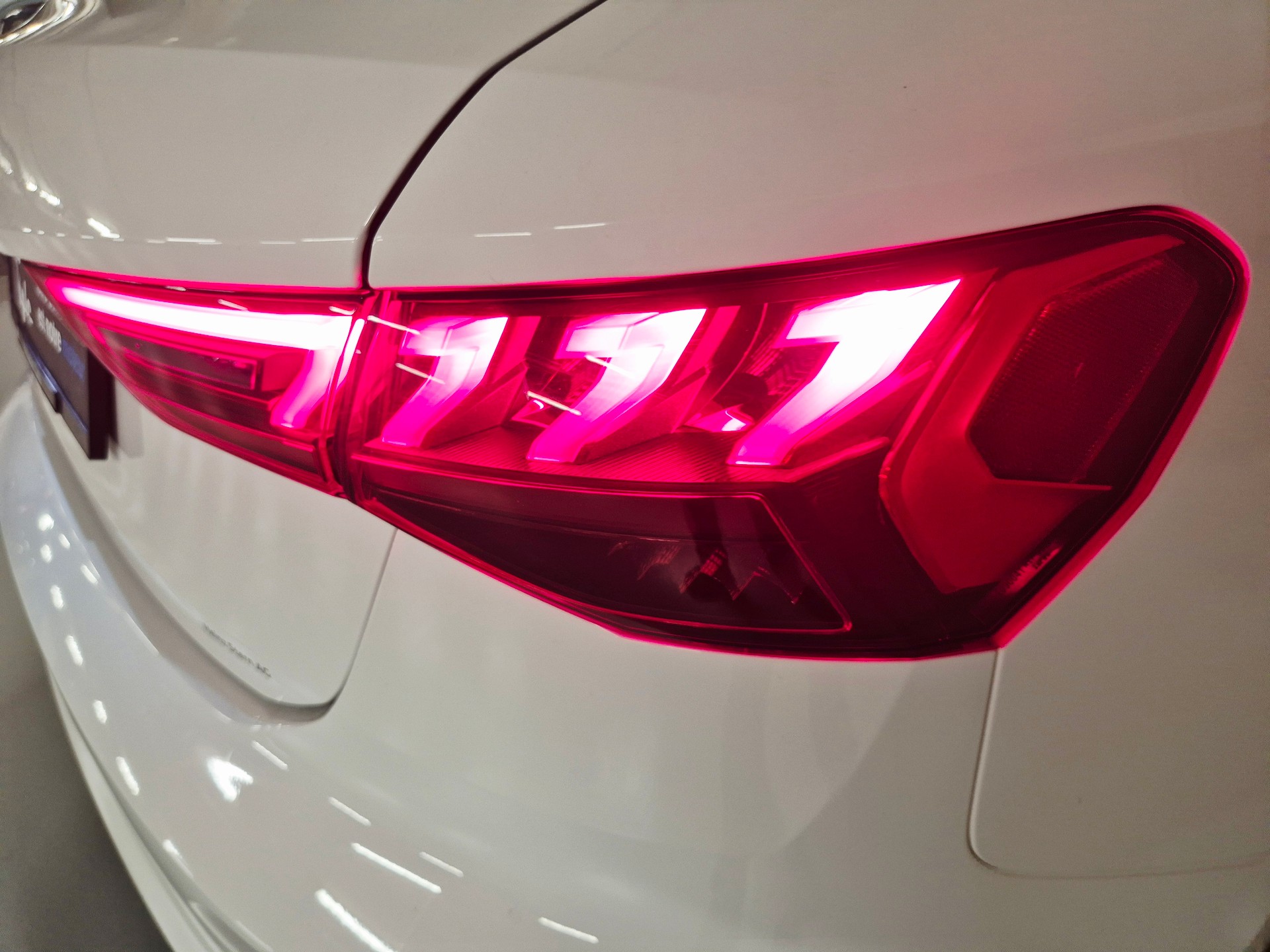 AUDI S3 Sportback 2.0 TFSI quattro S-tronic-image-20