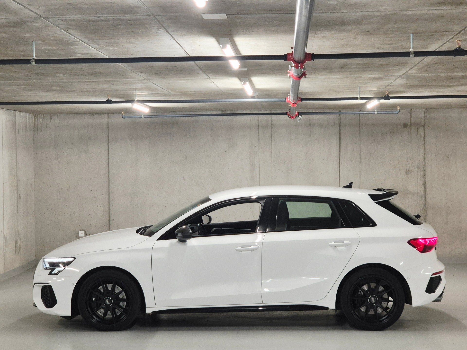 AUDI S3 Sportback 2.0 TFSI quattro S-tronic-image-3