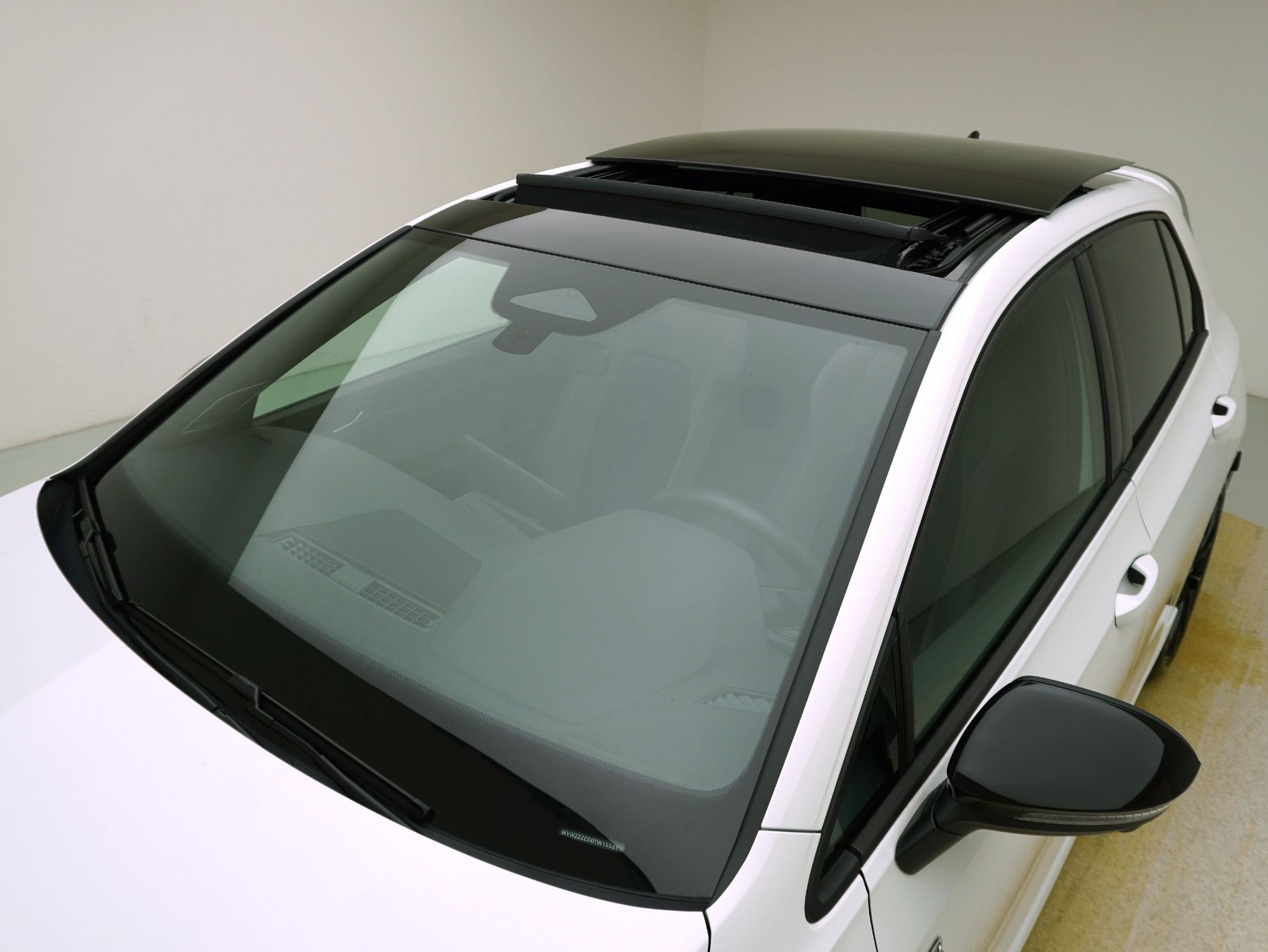 VW Golf 8.5 2.0 TSI DSG R Black Edition 4Motion-image-7
