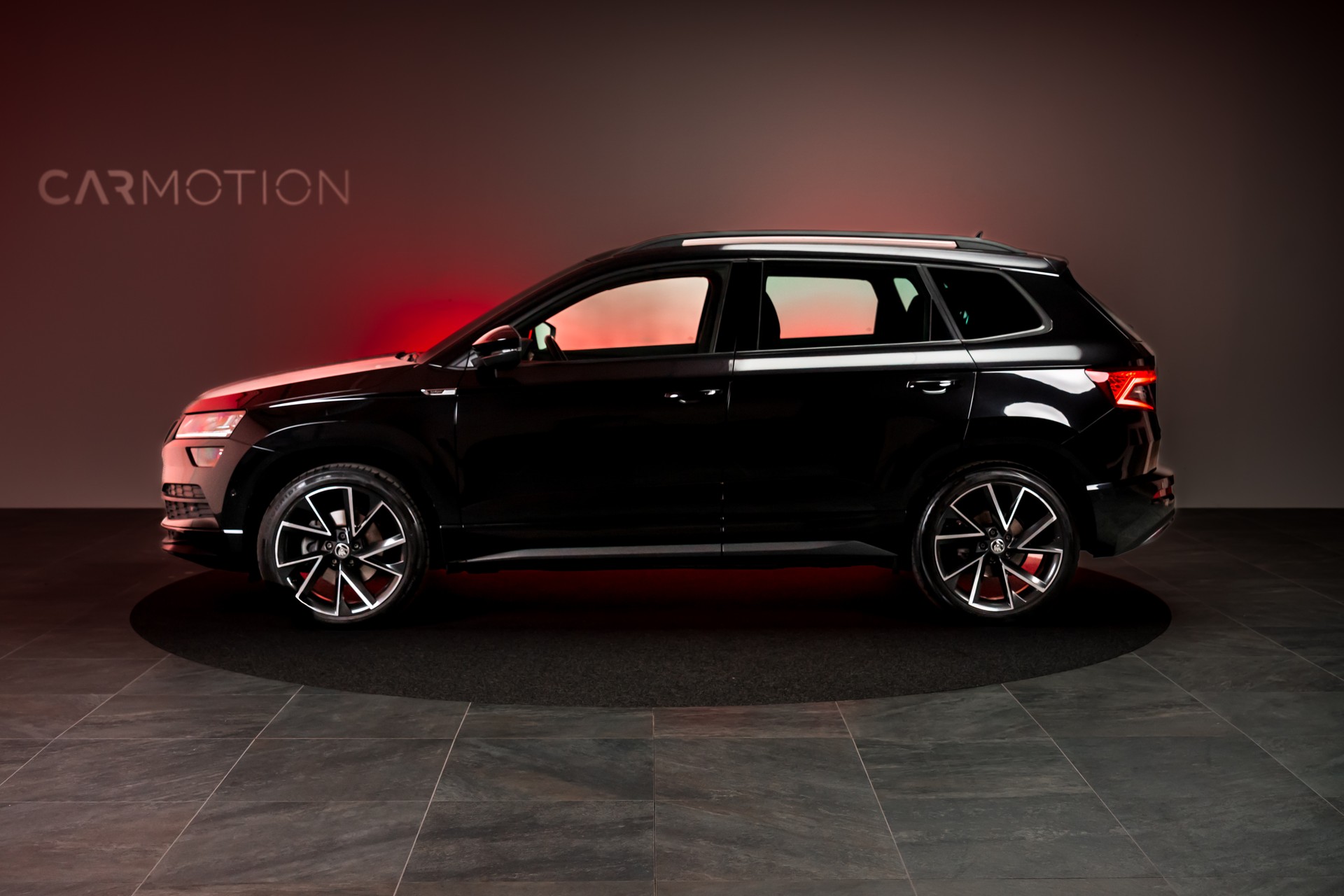 SKODA Karoq 2.0 TSI SportLine 4x4 DSG / Panoramadach / Parkassistent / Sitzheizung-image-3