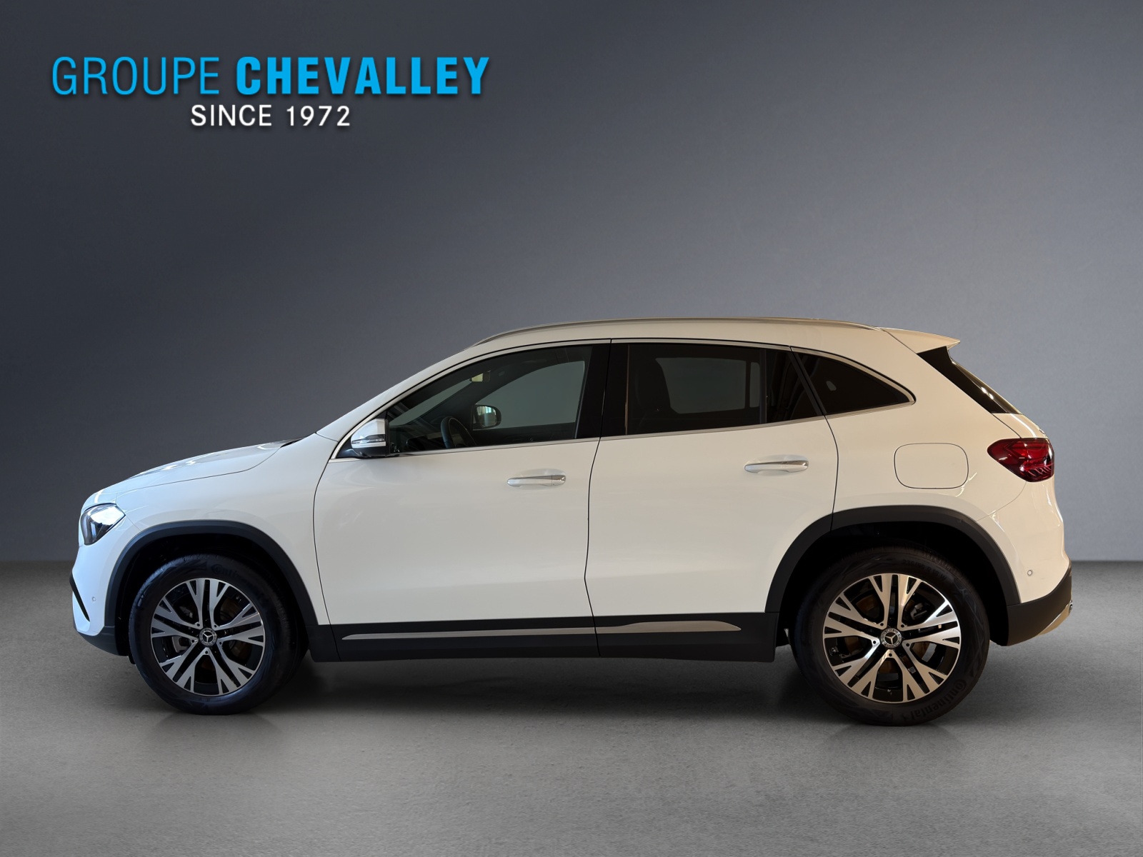 MERCEDES-BENZ GLA 220 4Matic 8G-DCT-showroom-element-2