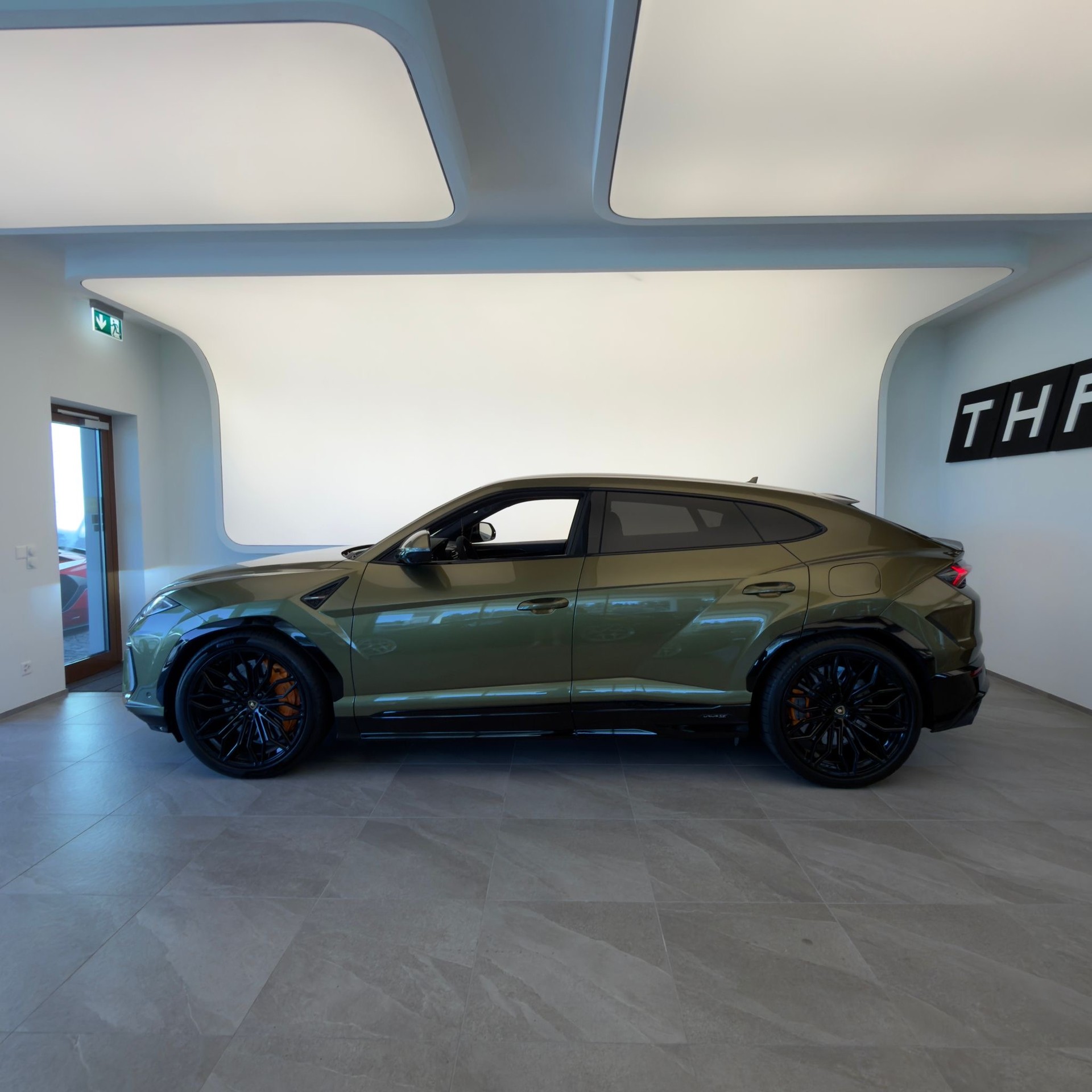 LAMBORGHINI Urus SE-image-2