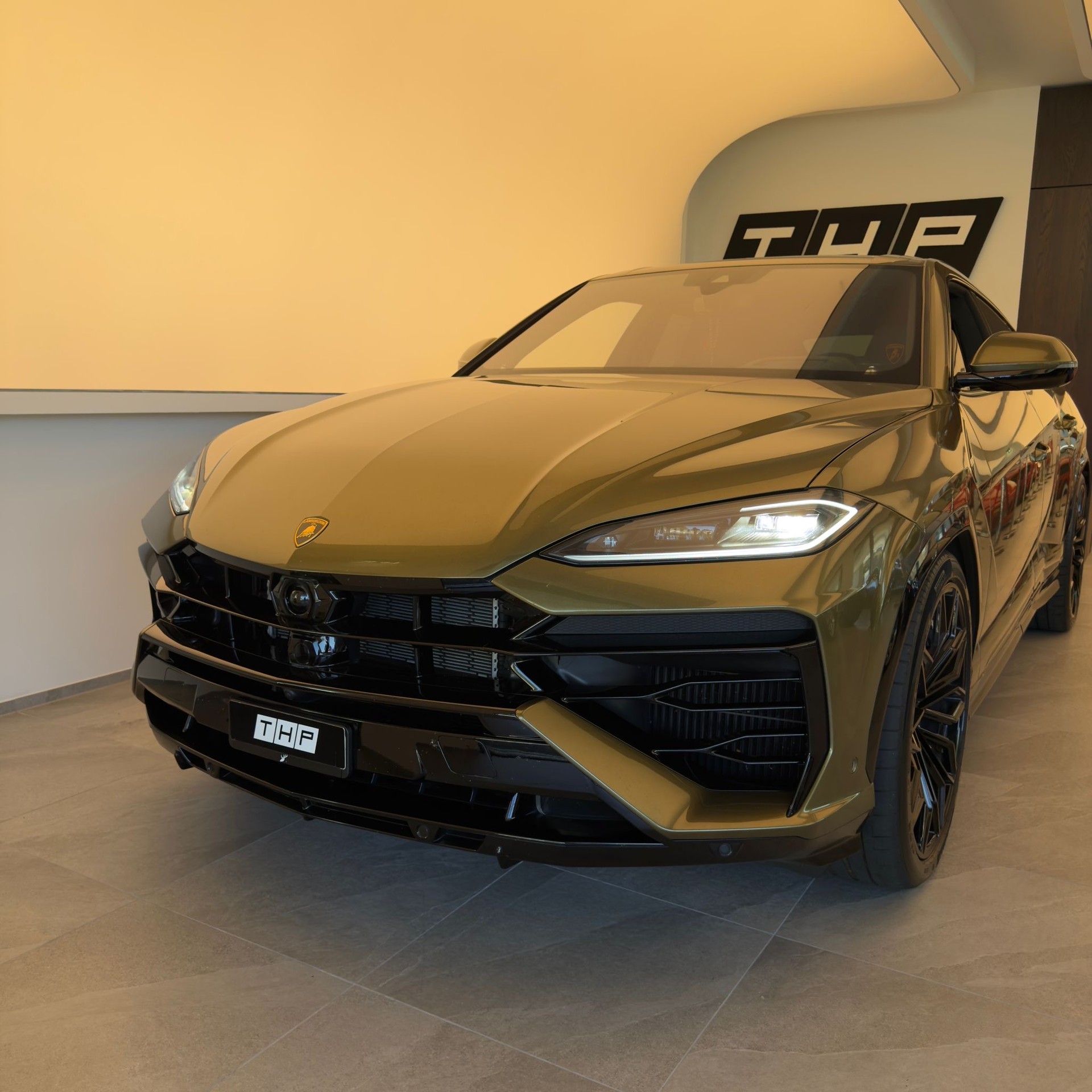 LAMBORGHINI Urus SE-image-1