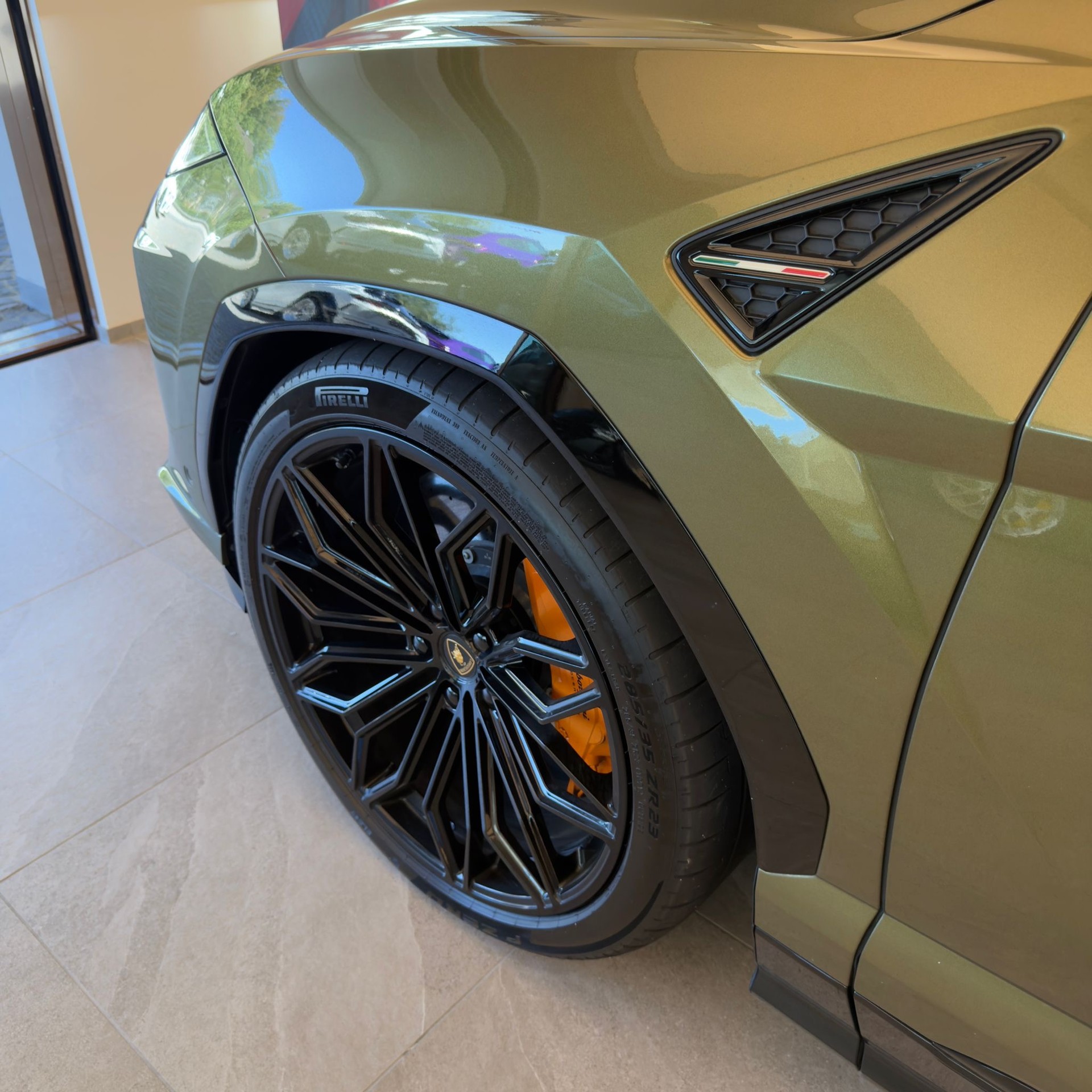 LAMBORGHINI Urus SE-image-3