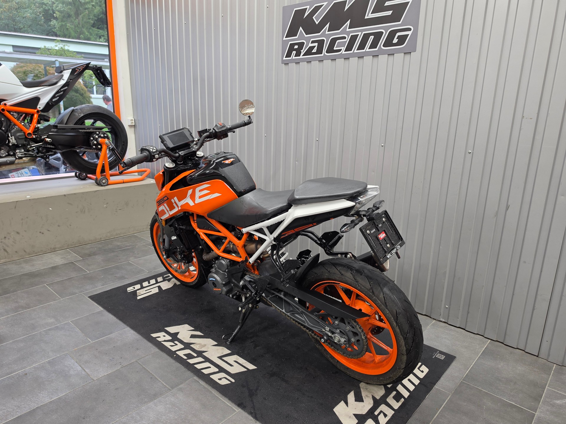 KTM 390 Duke ABS-showroom-element-3