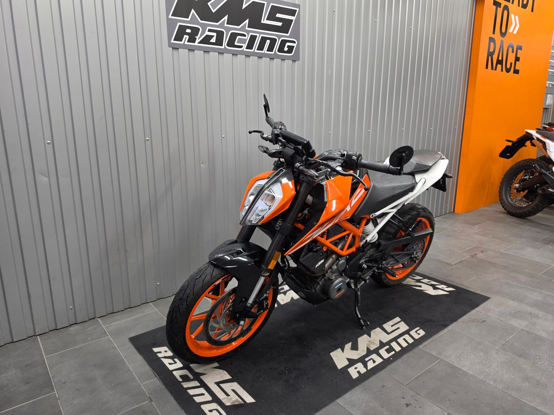 KTM 390 Duke ABS-showroom-element-2