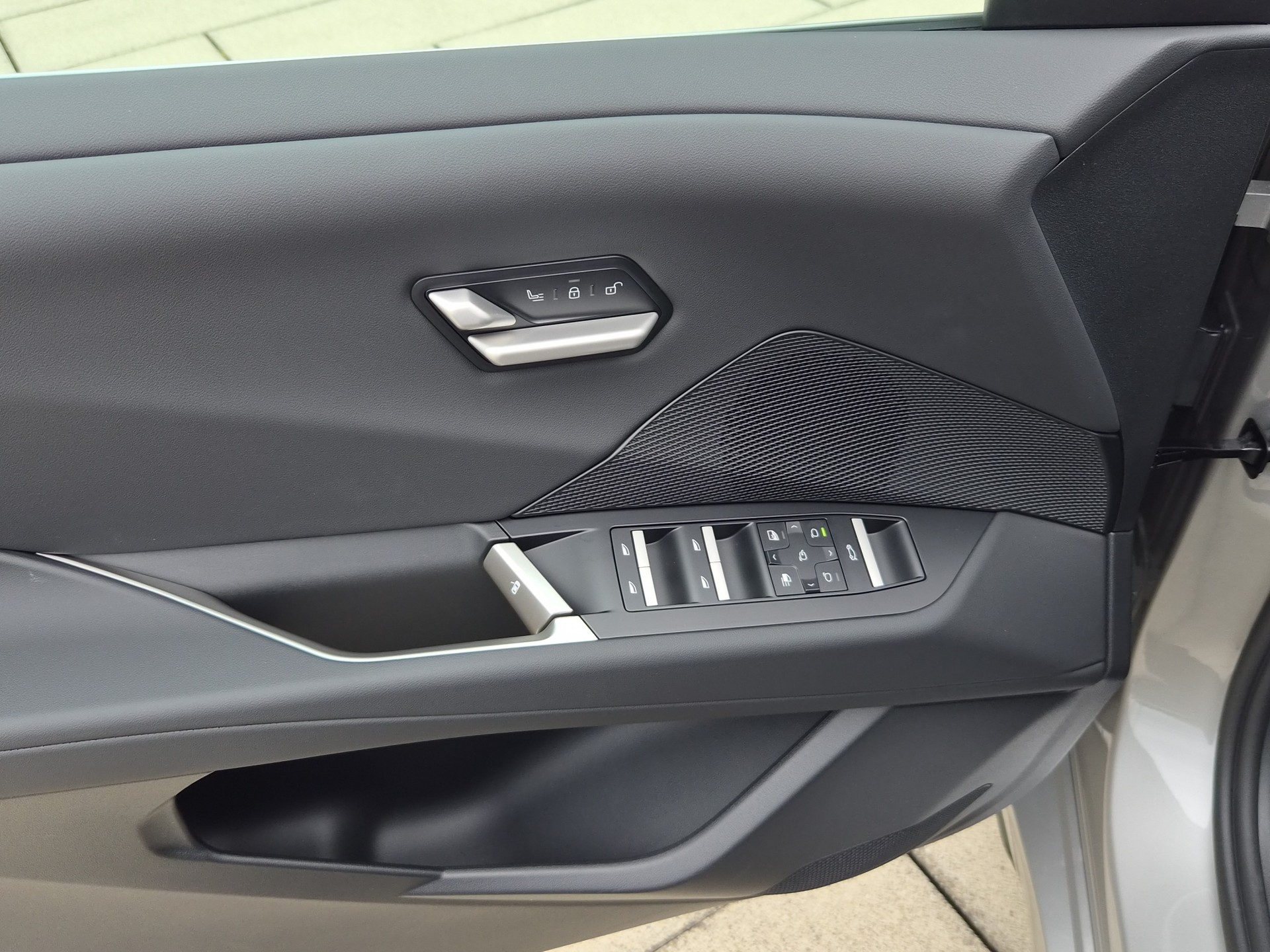 BMW iX3 40 M Sport-image-11