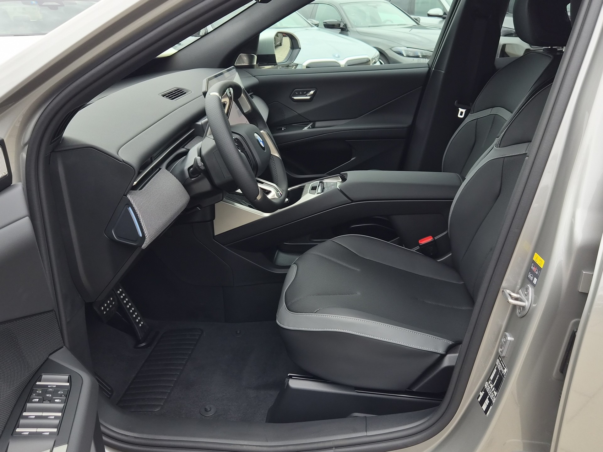 BMW iX3 40 M Sport-image-9