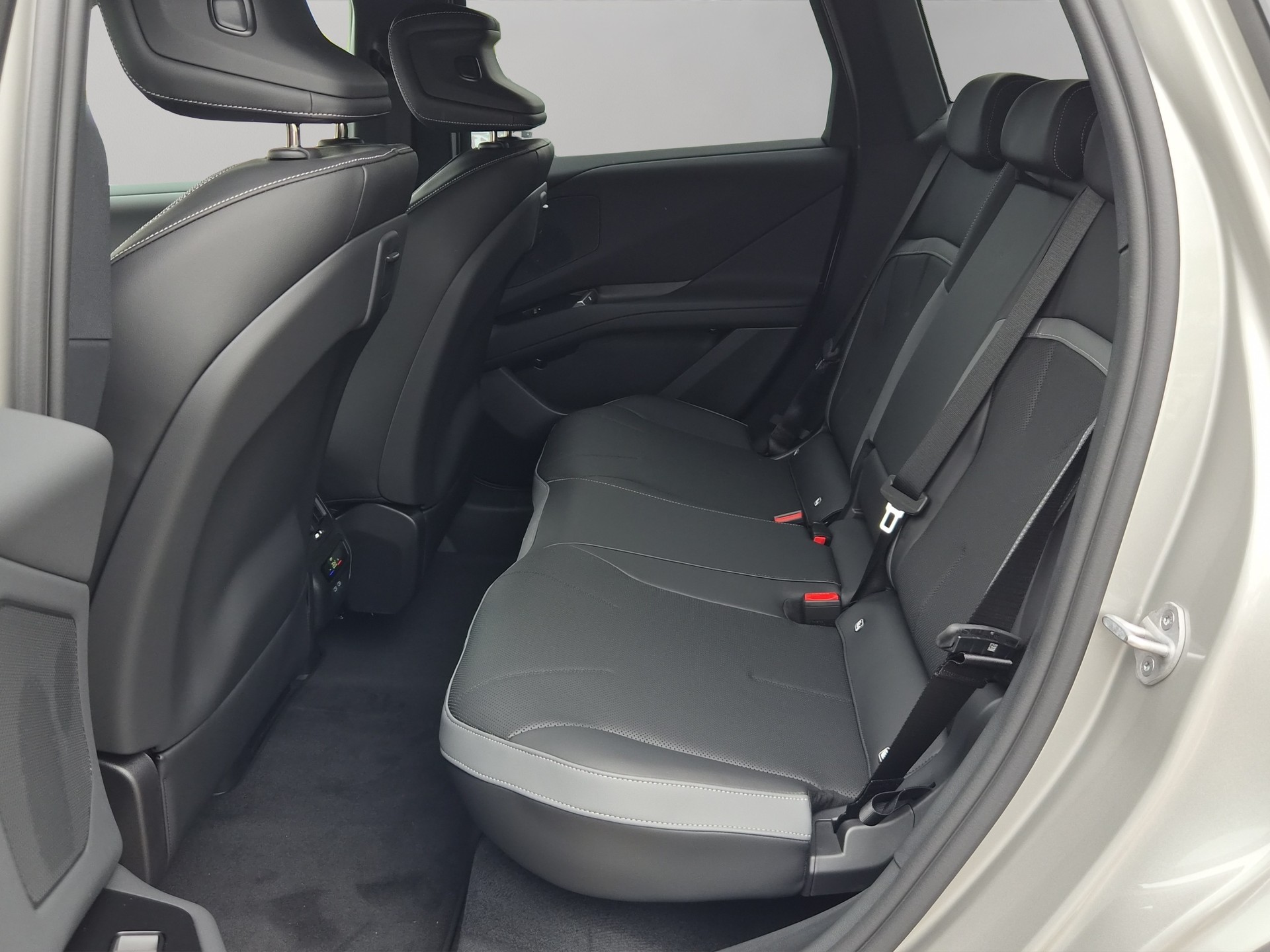BMW iX3 40 M Sport-image-18