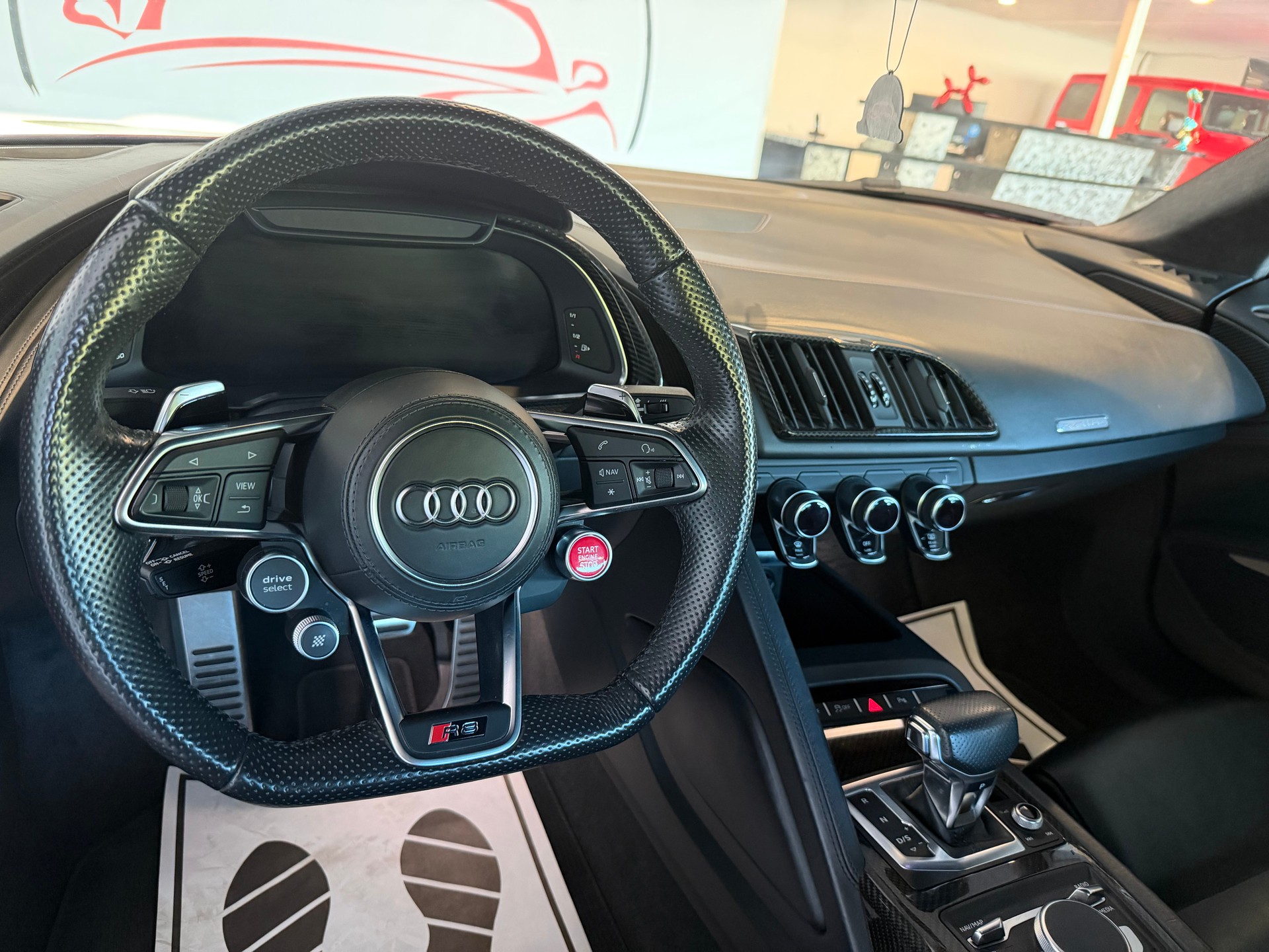 AUDI R8 Coupé 5.2 plus S-Tronic-image-15