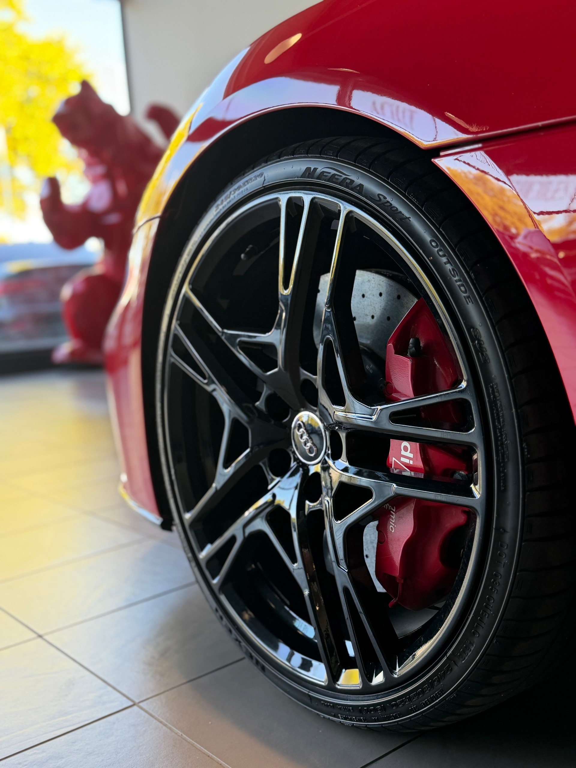 AUDI R8 Coupé 5.2 plus S-Tronic-image-10