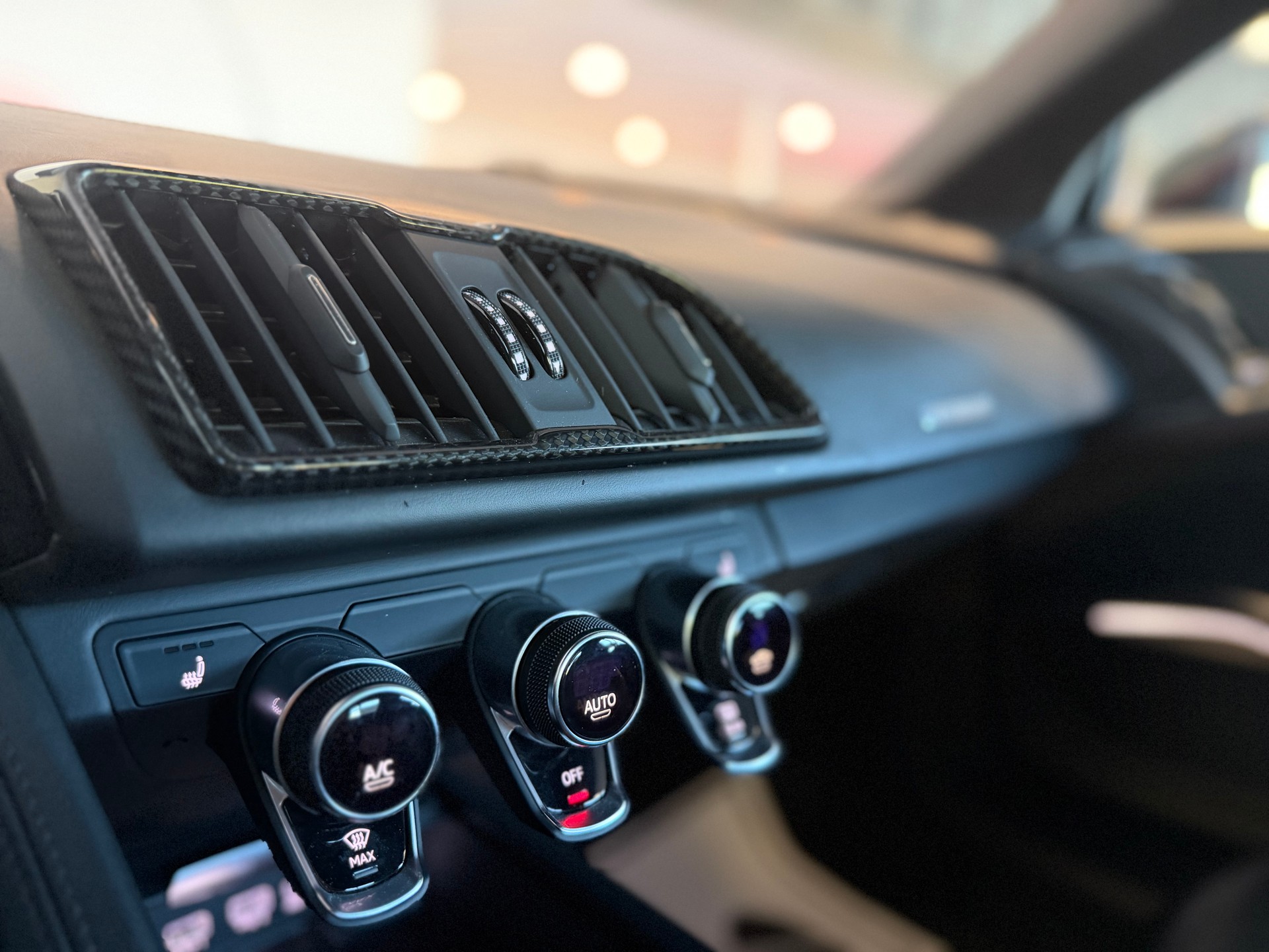 AUDI R8 Coupé 5.2 plus S-Tronic-image-19