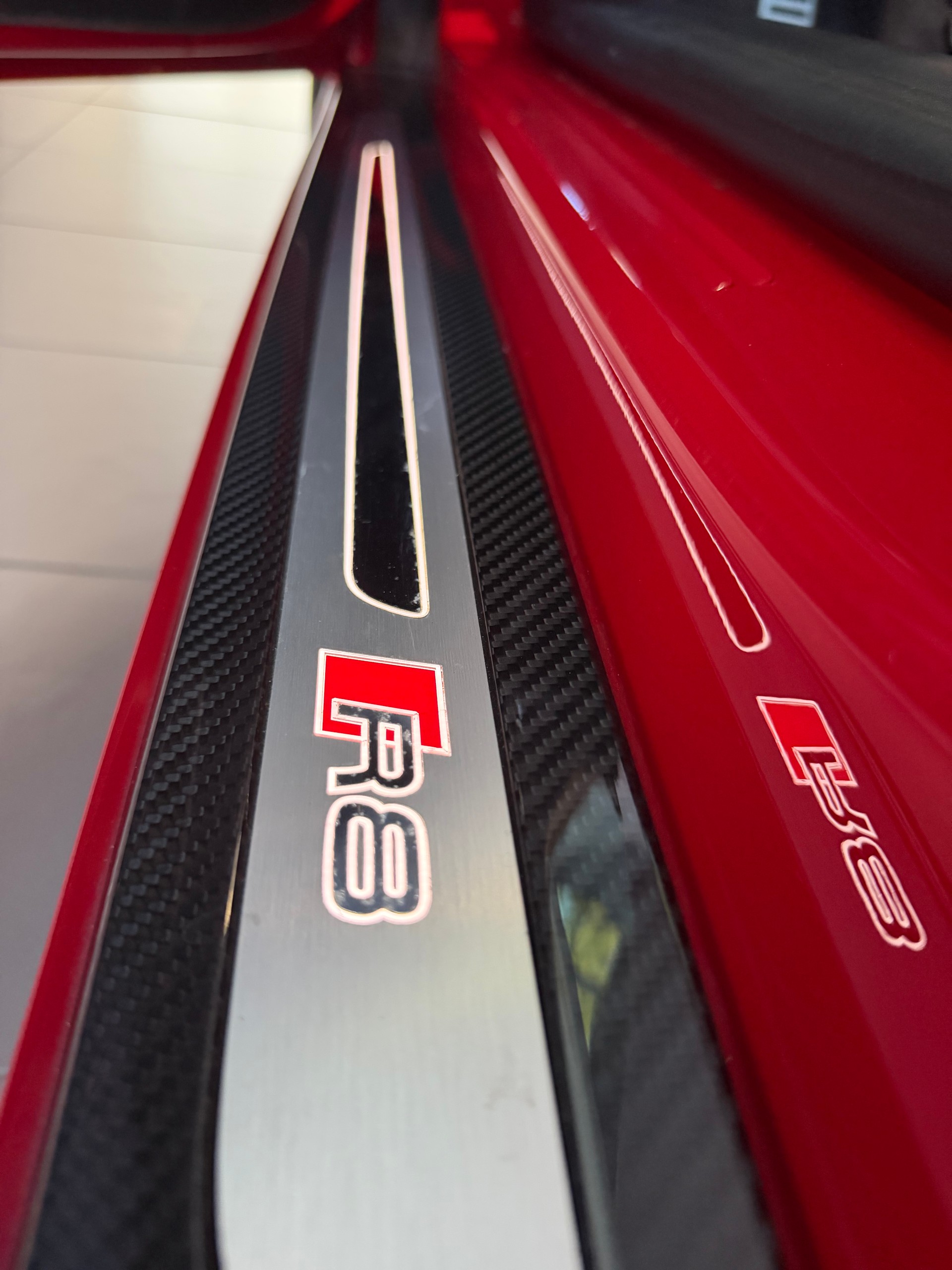 AUDI R8 Coupé 5.2 plus S-Tronic-image-11