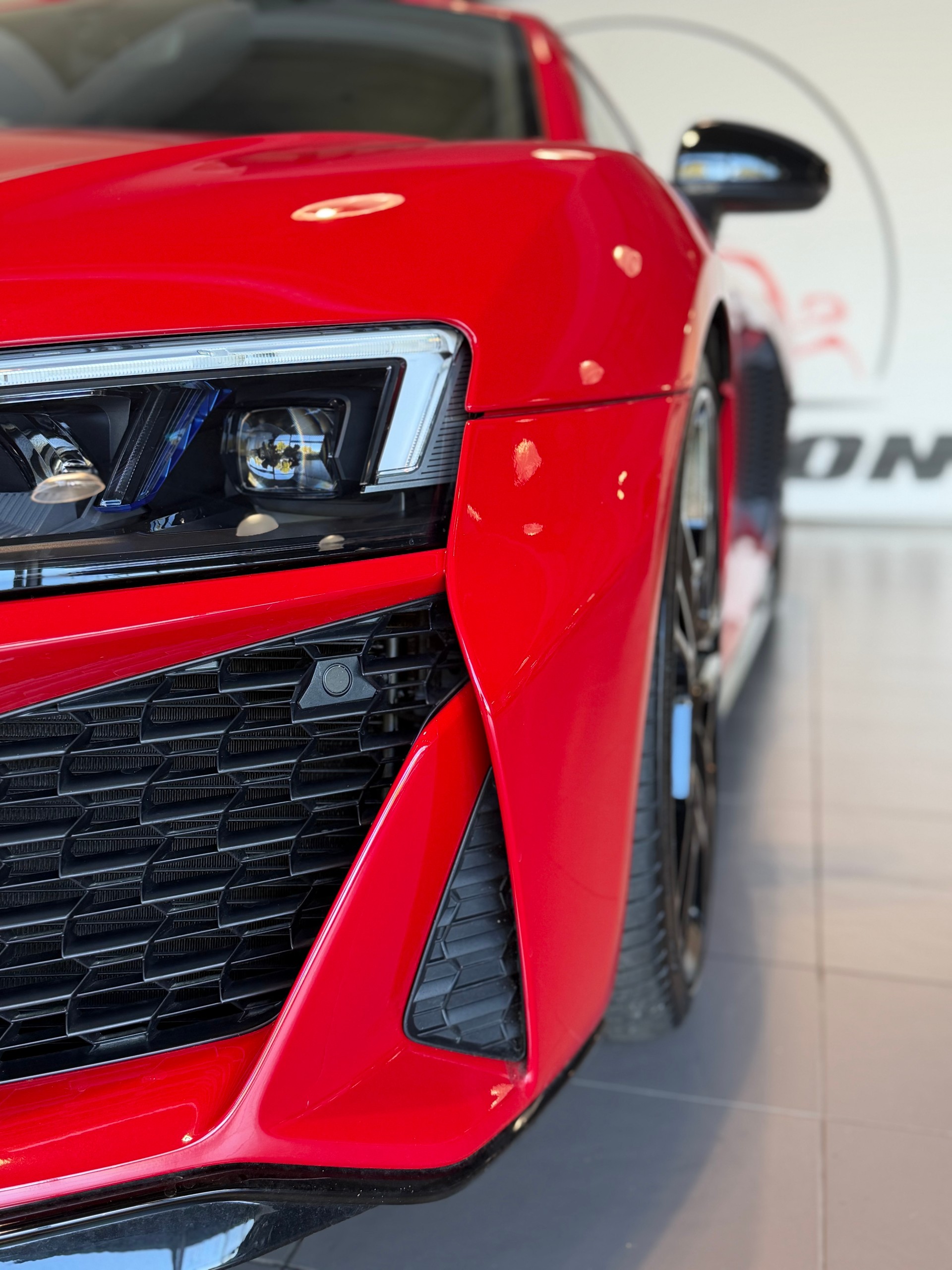 AUDI R8 Coupé 5.2 plus S-Tronic-image-8