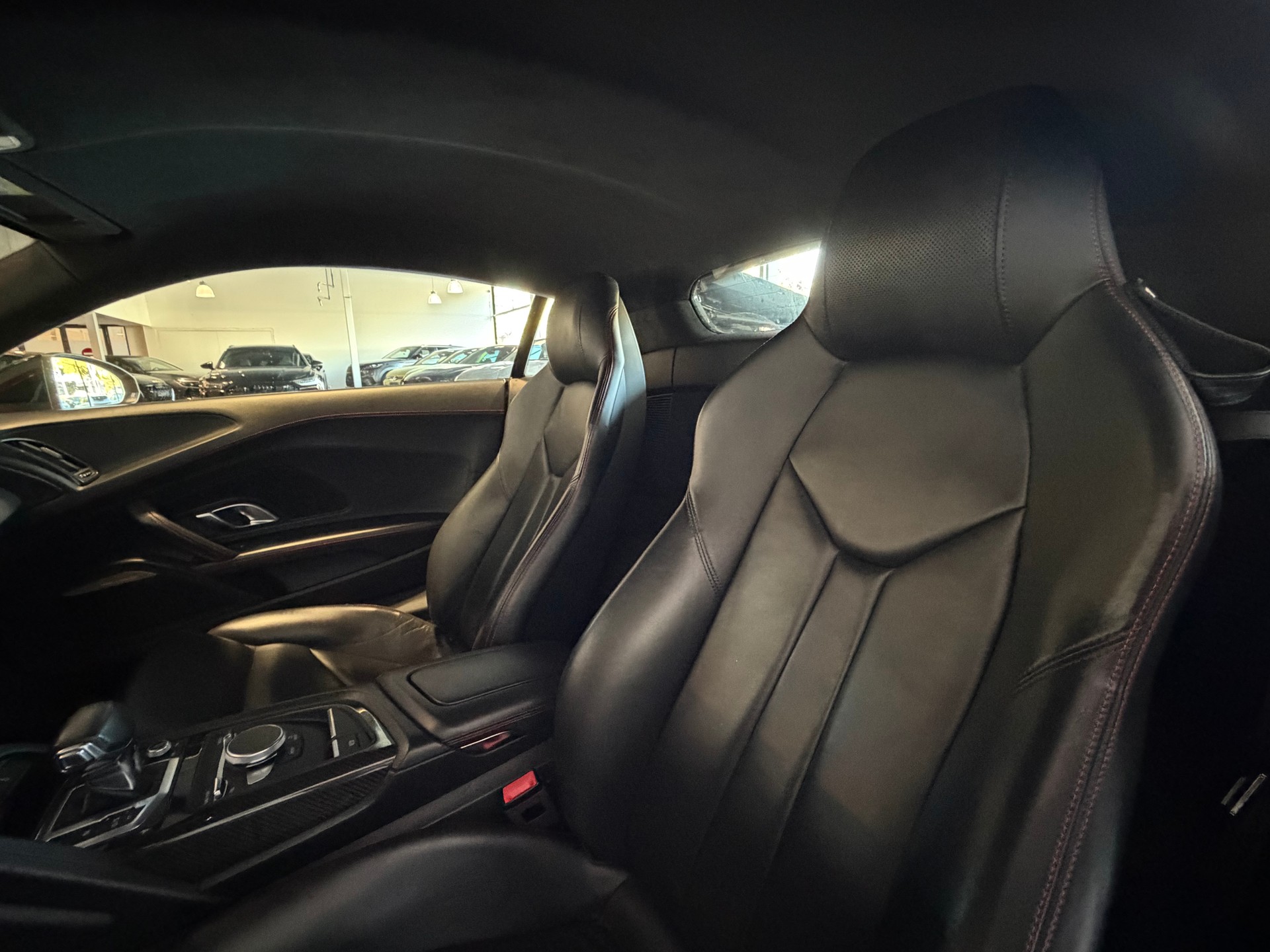 AUDI R8 Coupé 5.2 plus S-Tronic-image-13