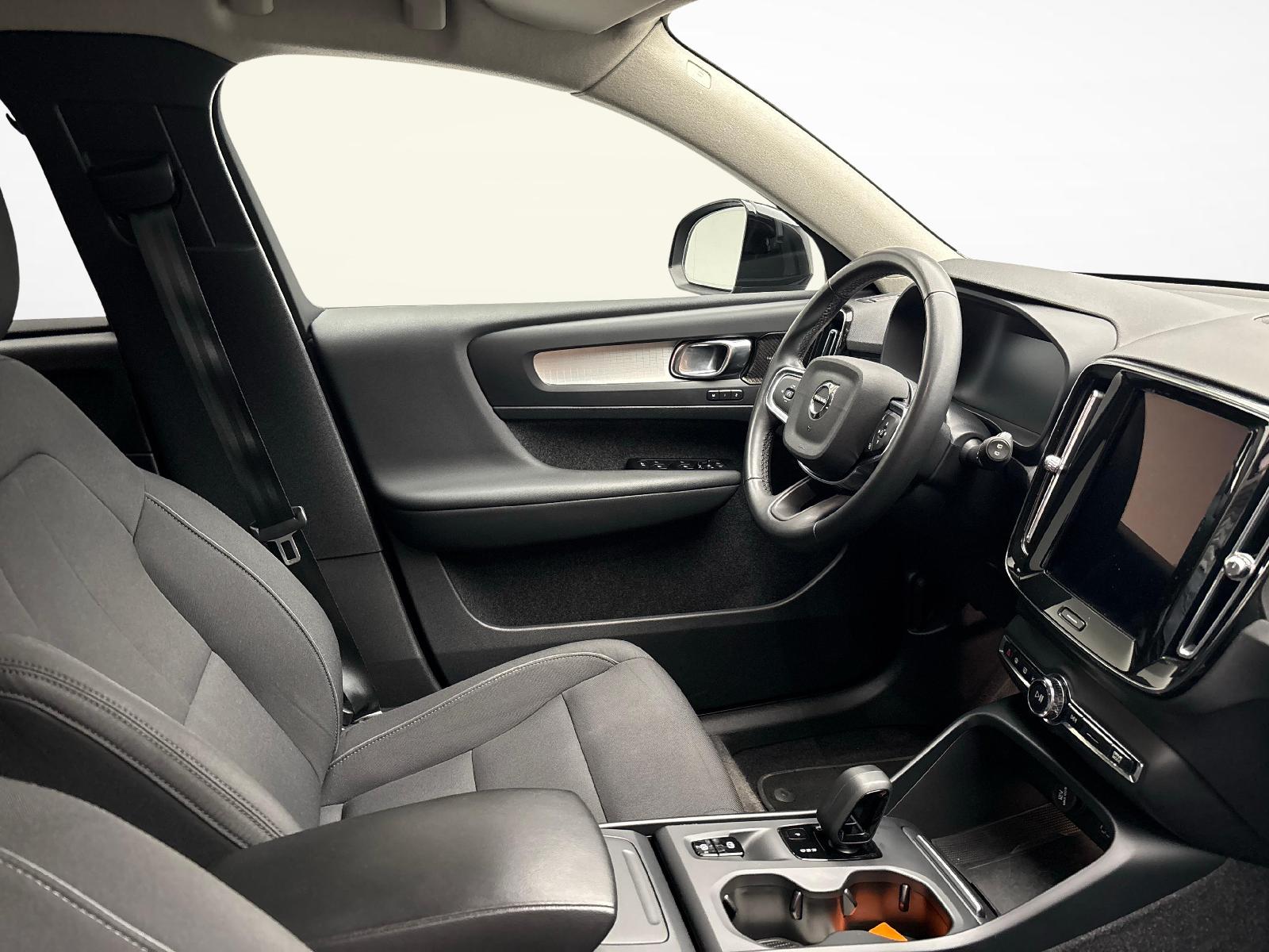 VOLVO XC40 1.5 T2 Momentum-image-9