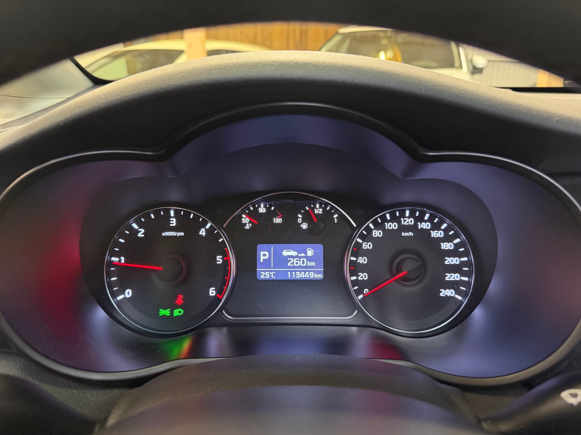 KIA Carens 1.7 CRDi Swiss Eco Edition DCT-image-11