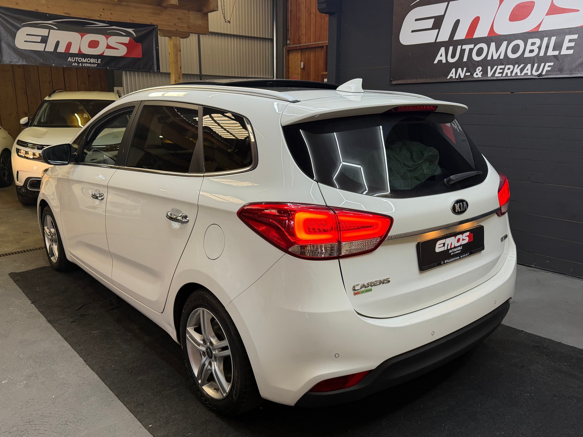 KIA Carens 1.7 CRDi Swiss Eco Edition DCT-image-4