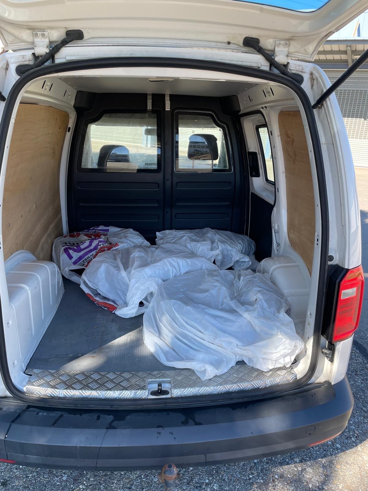 VW Caddy 2.0TDI BlueMotion Technology-image-4