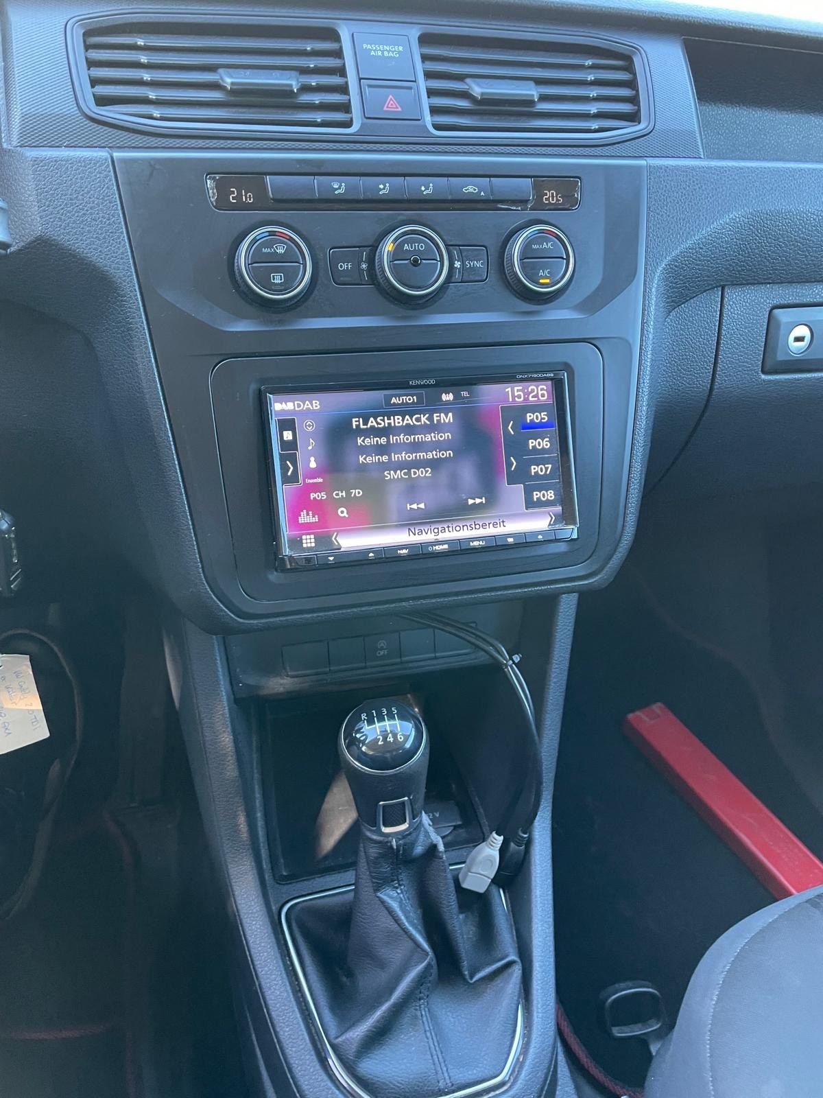 VW Caddy 2.0TDI BlueMotion Technology-image-8