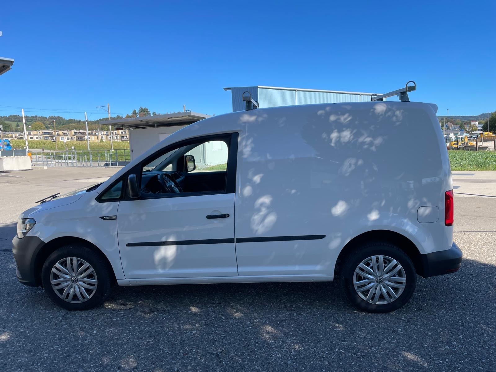 VW Caddy 2.0TDI BlueMotion Technology-image-1