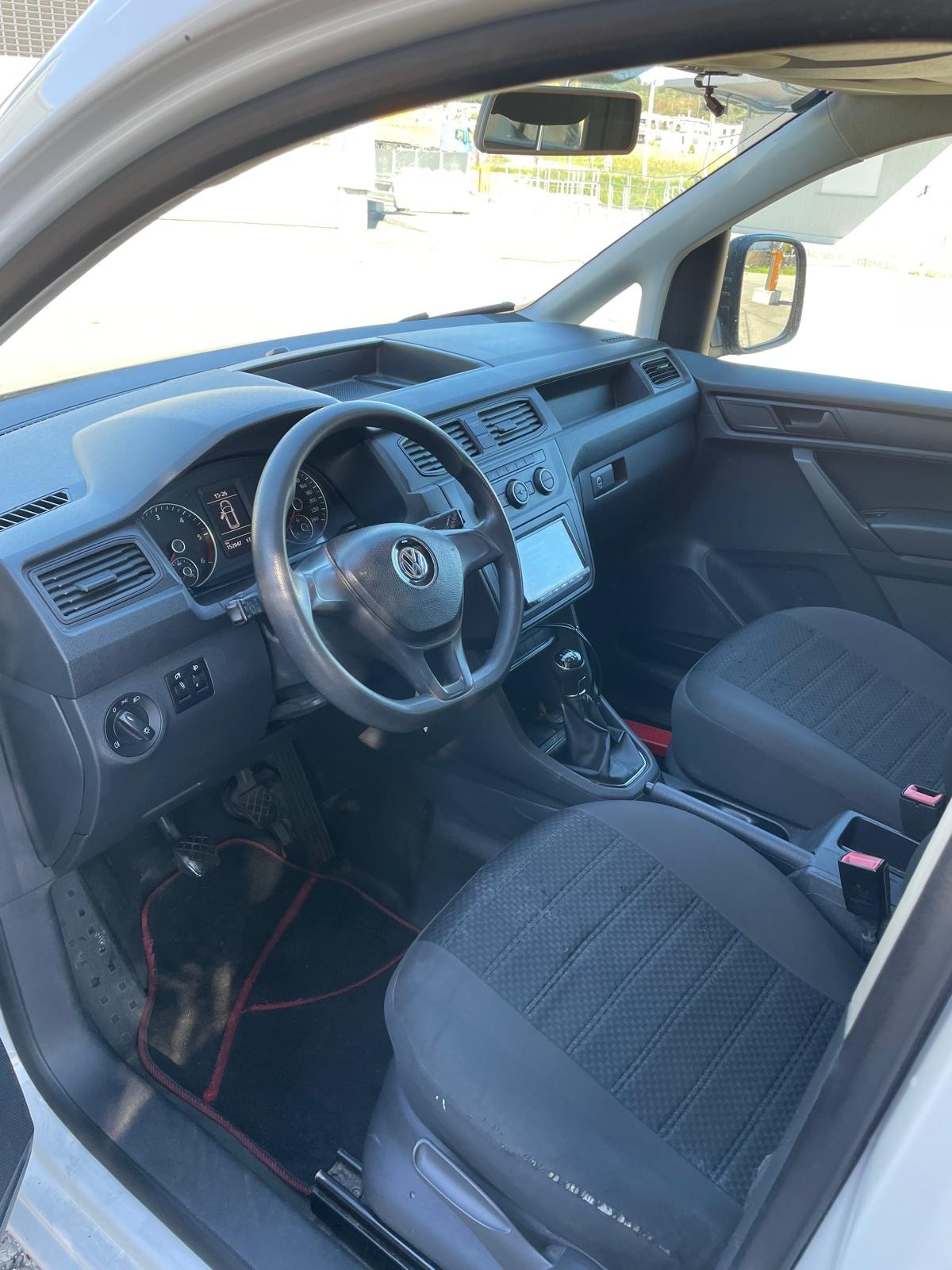 VW Caddy 2.0TDI BlueMotion Technology-image-7