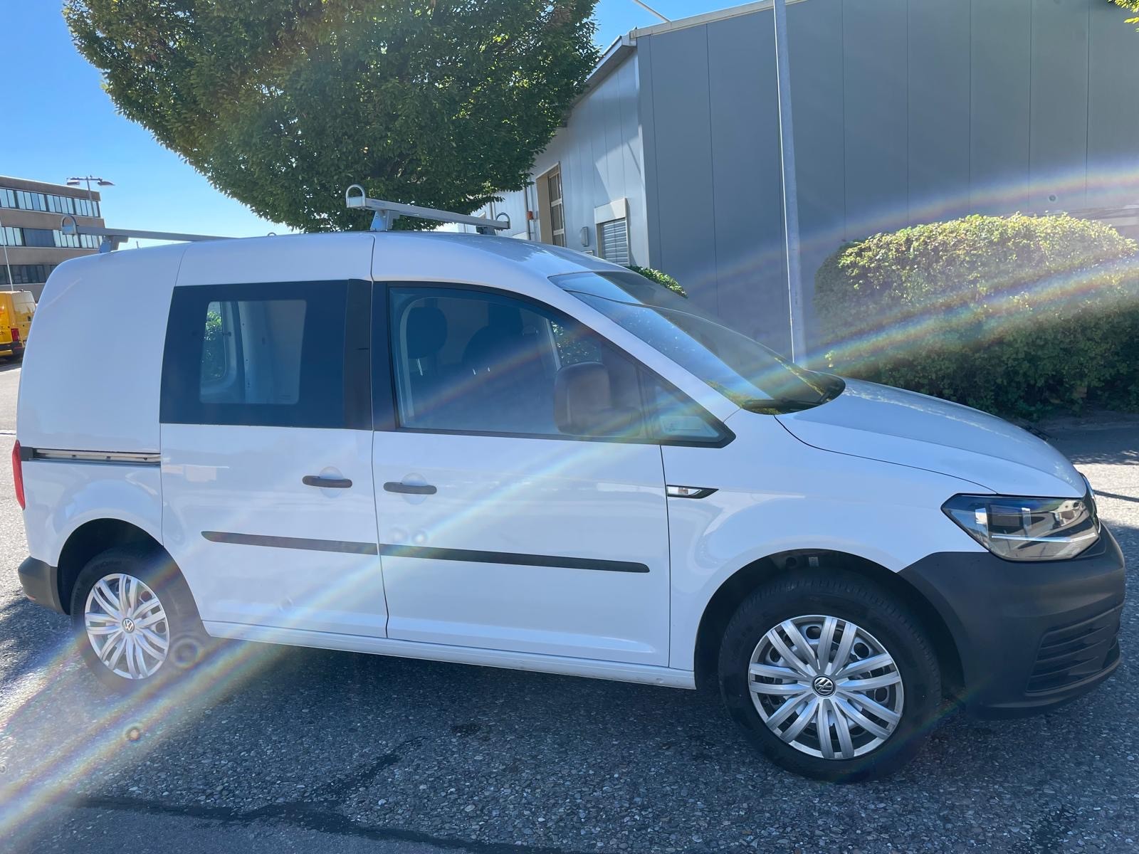 VW Caddy 2.0TDI BlueMotion Technology-image-2