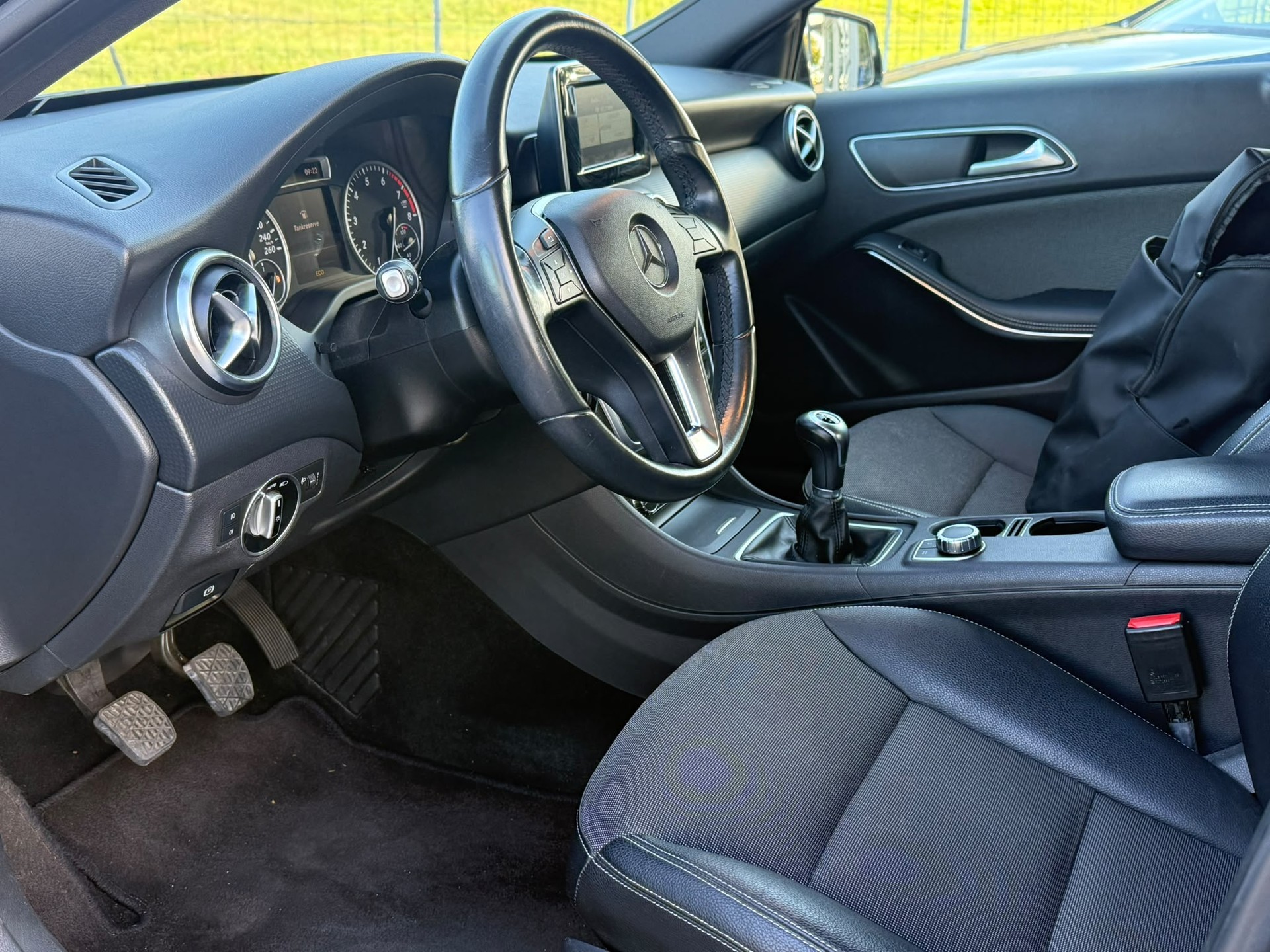 MERCEDES-BENZ A 180 Style-image-9