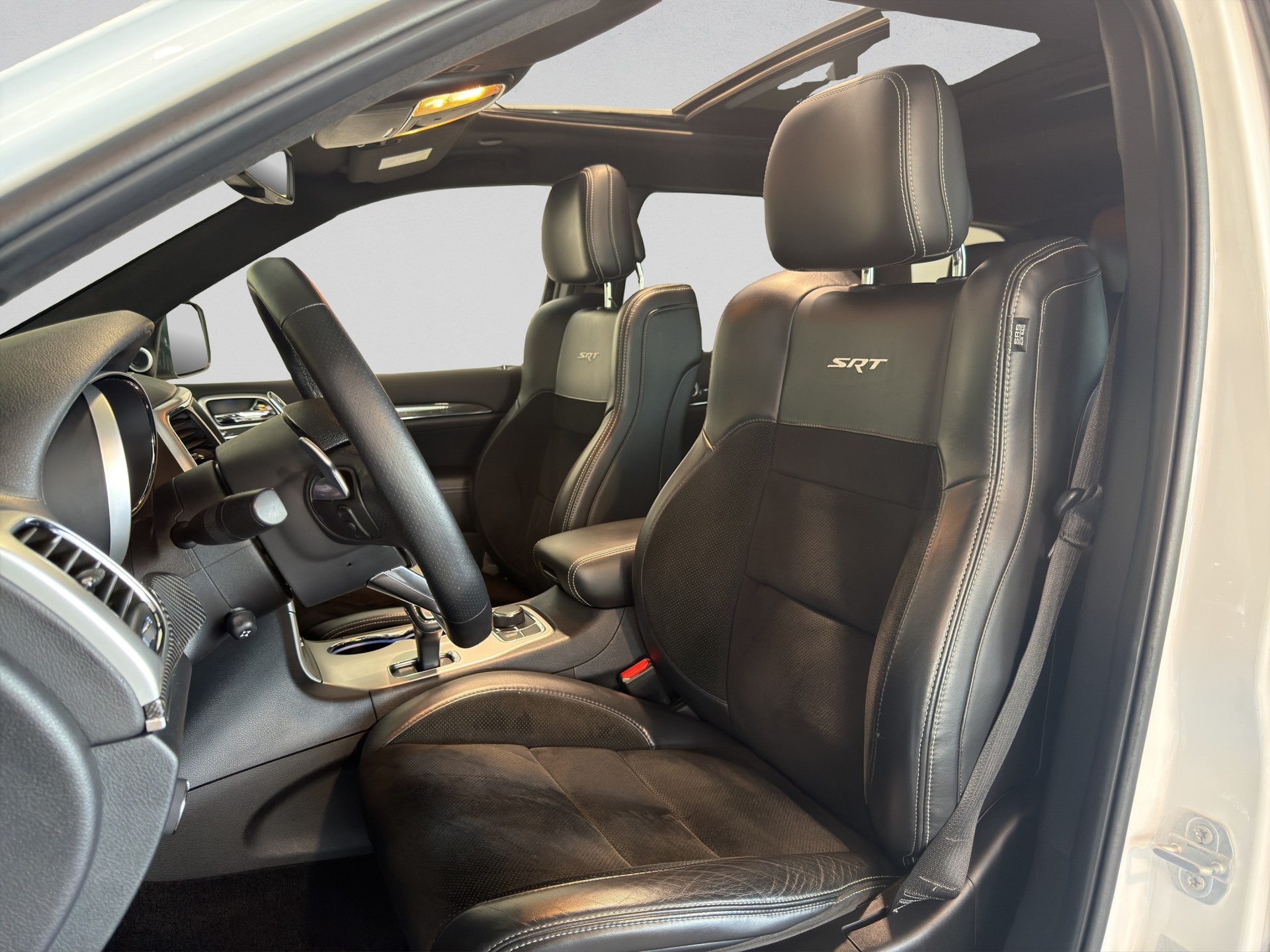 JEEP Grand Cherokee 6.4 V8 HEMI SRT8 Automatic-image-9