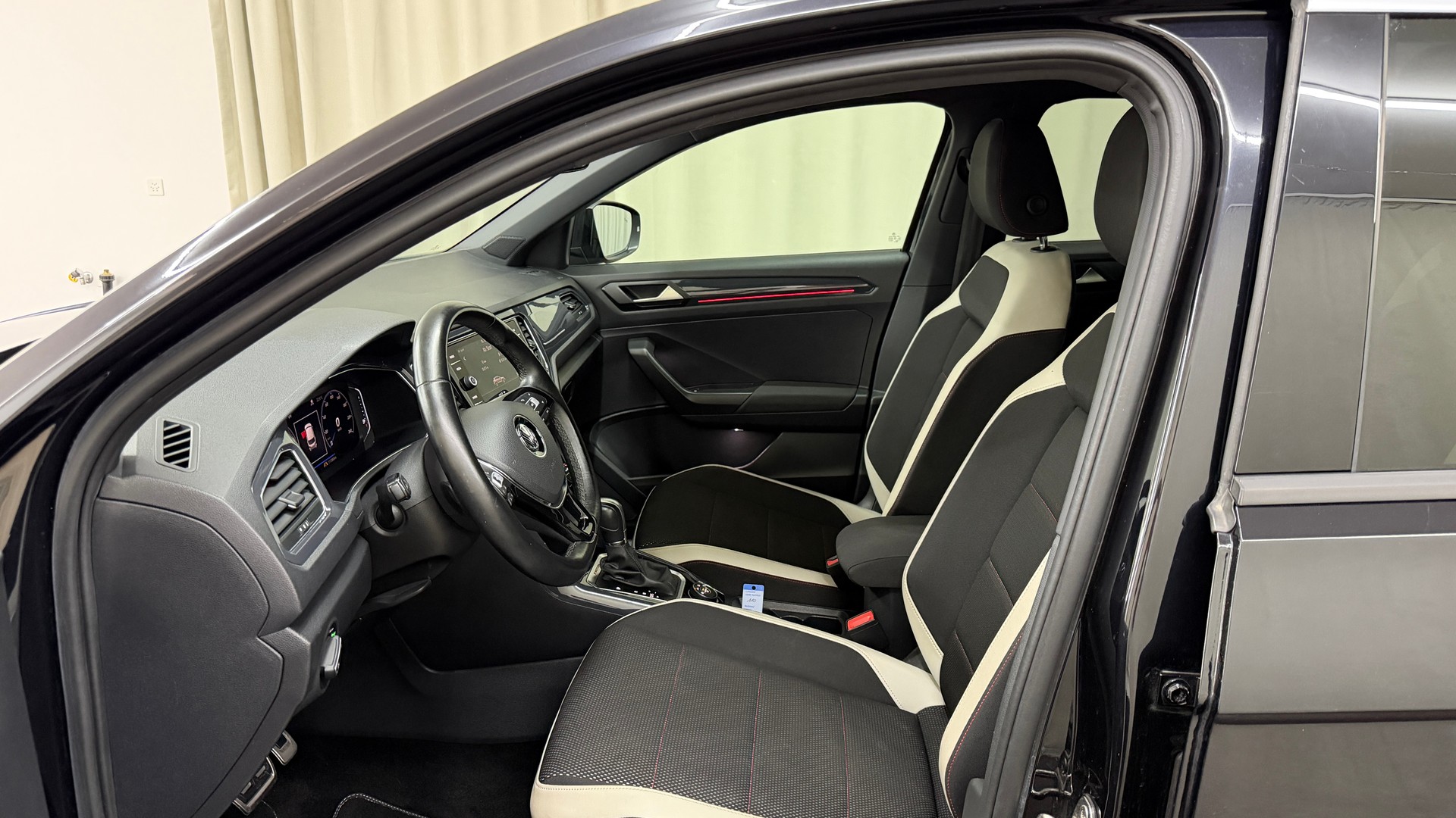 VW T-Roc 2.0 TSI Sport DSG 4Motion-image-6