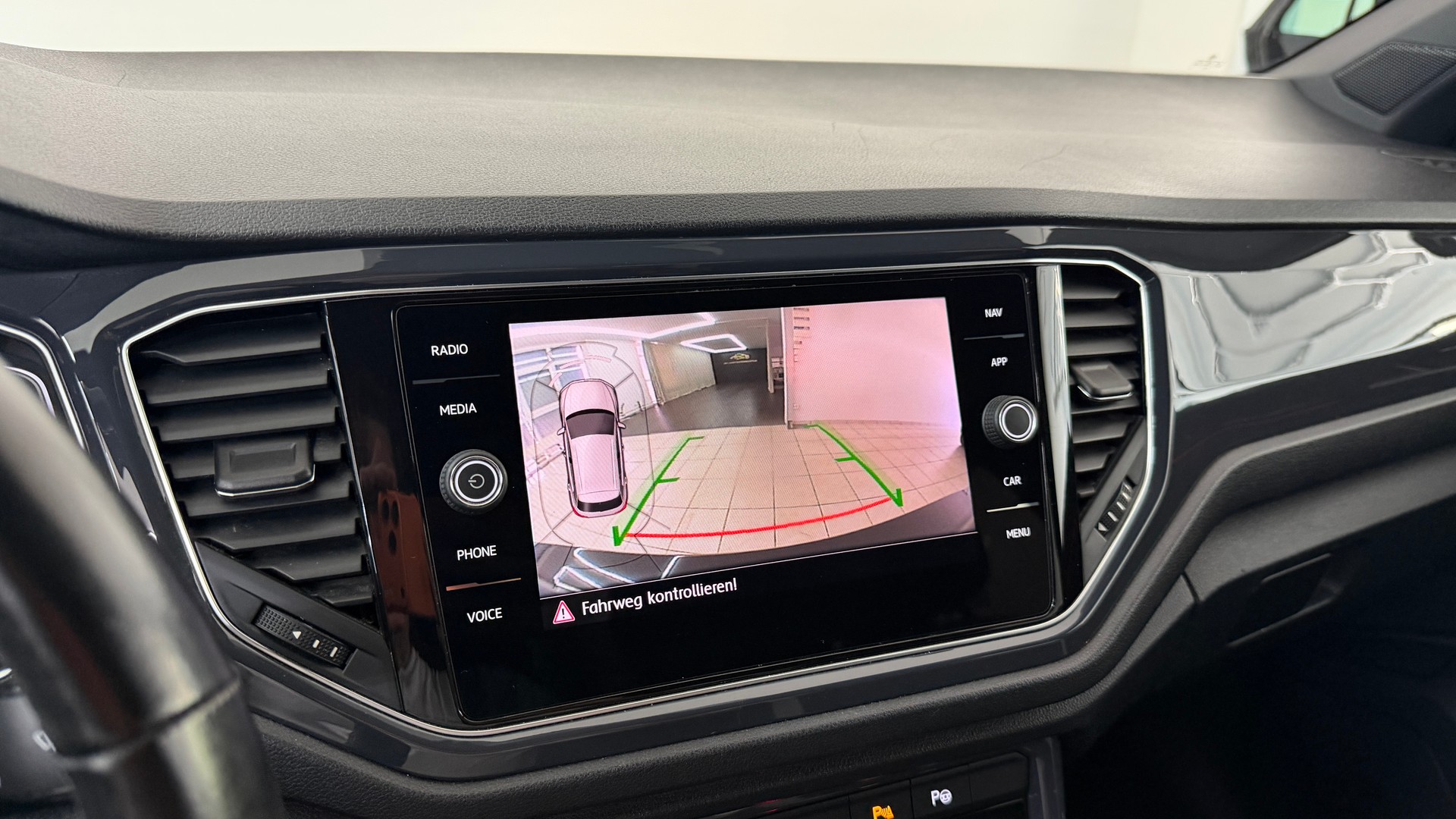 VW T-Roc 2.0 TSI Sport DSG 4Motion-image-12