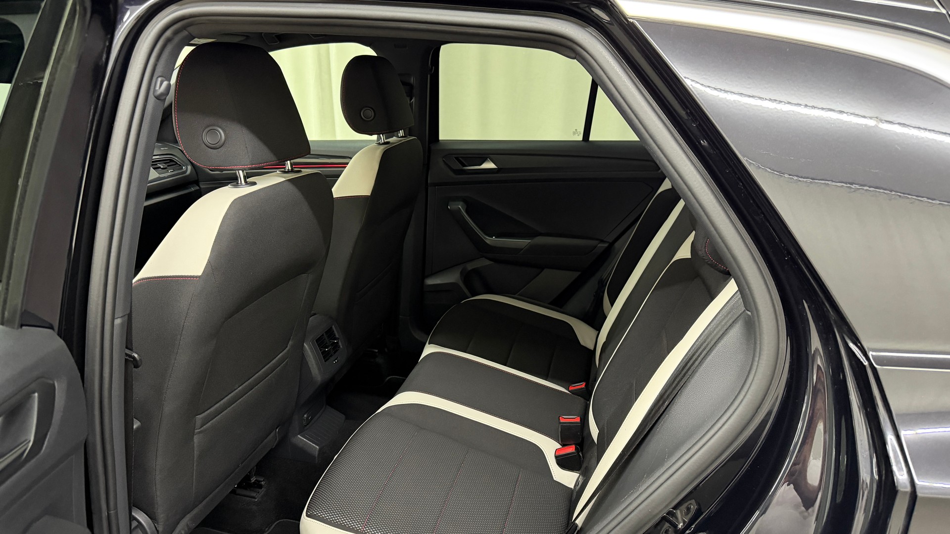 VW T-Roc 2.0 TSI Sport DSG 4Motion-image-11
